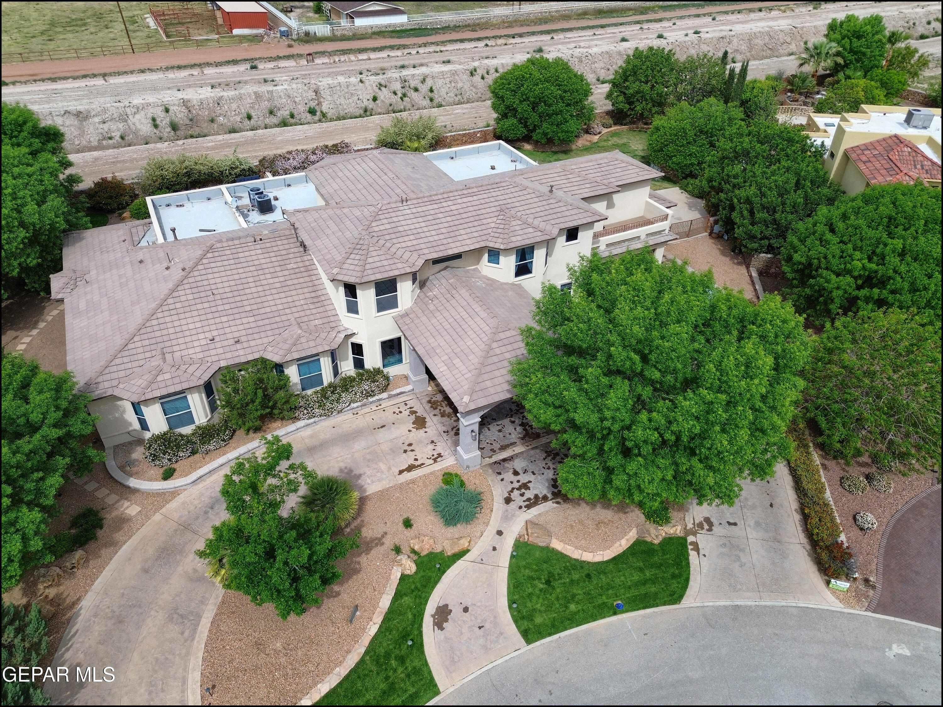 5533 WOODFIELD Drive