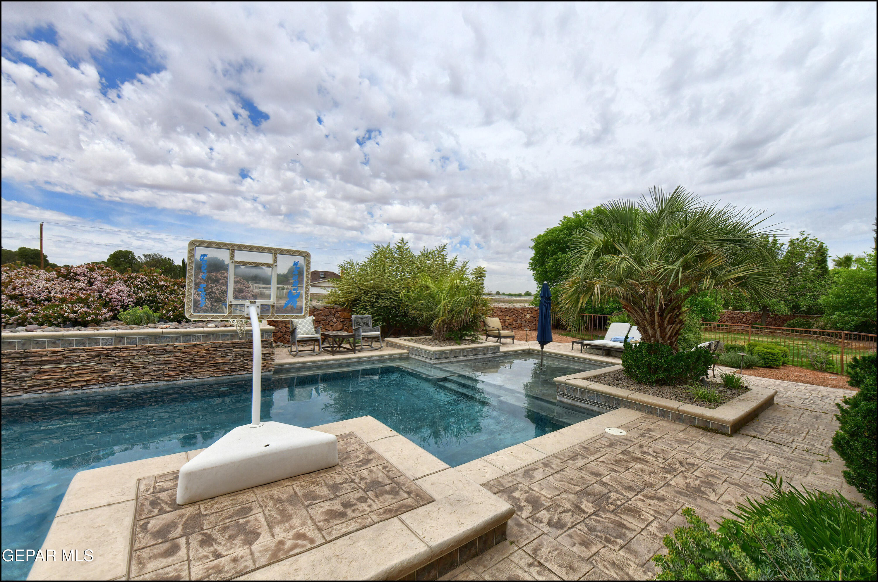 5533 WOODFIELD Drive