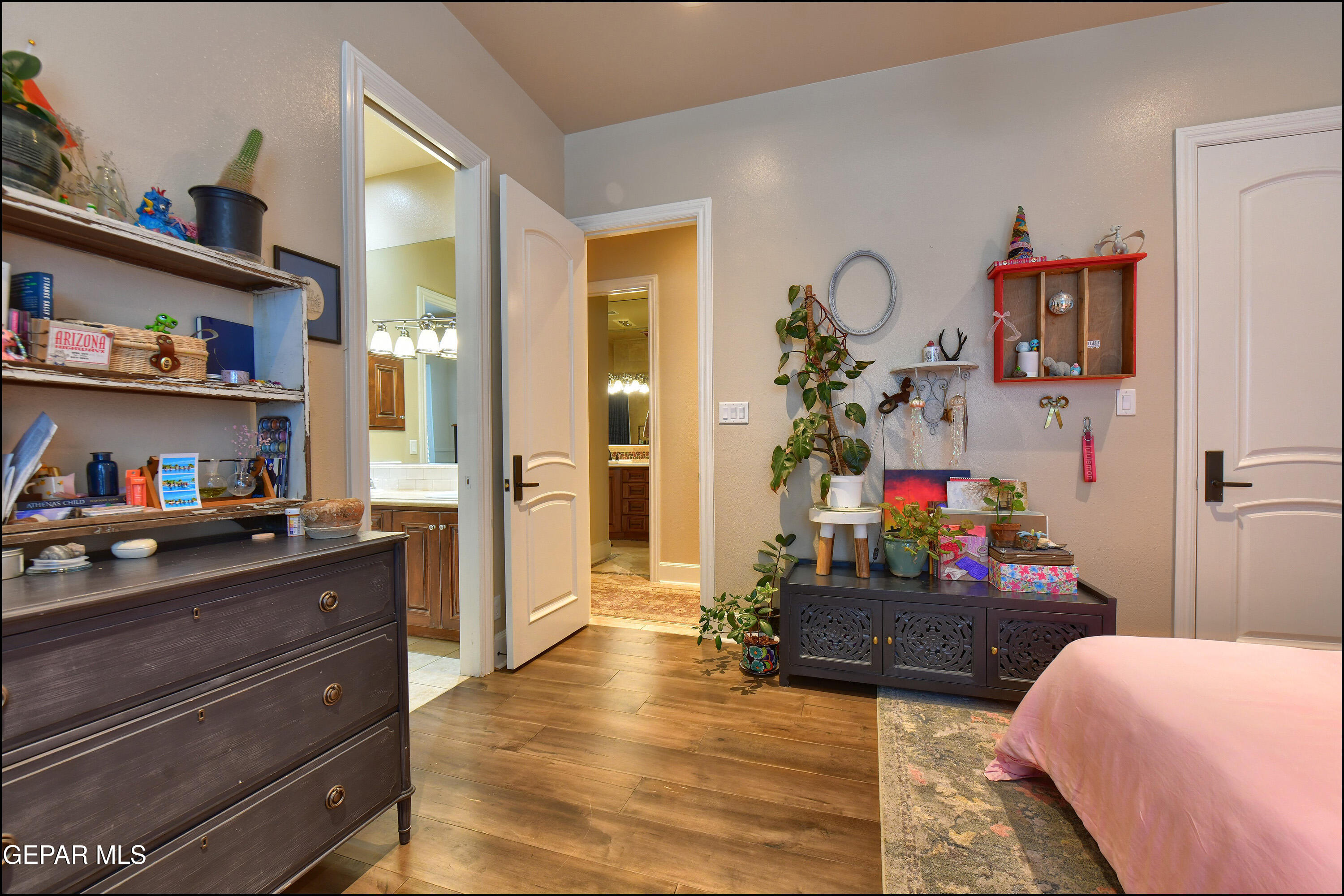 5533 WOODFIELD Drive