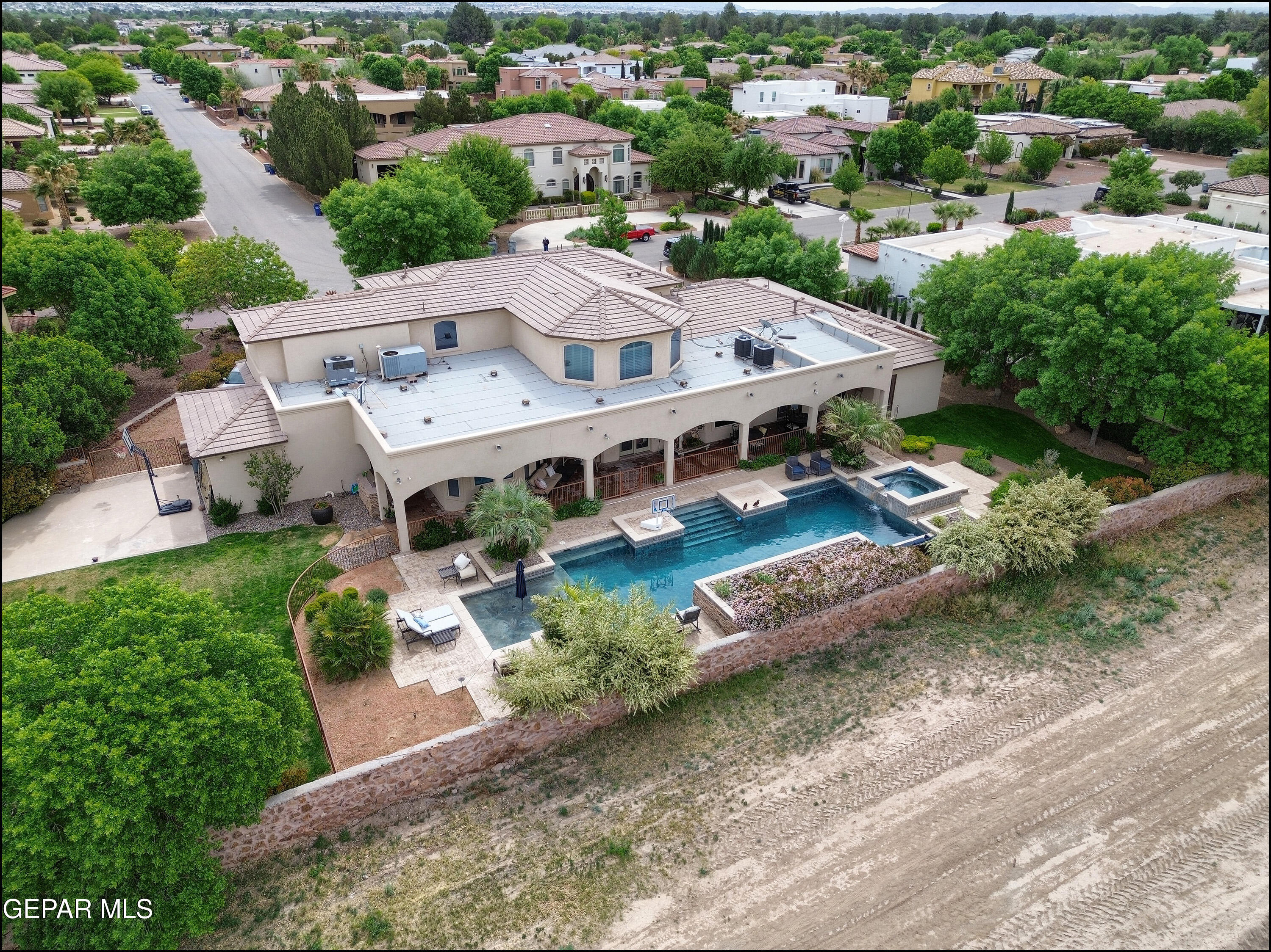 5533 WOODFIELD Drive