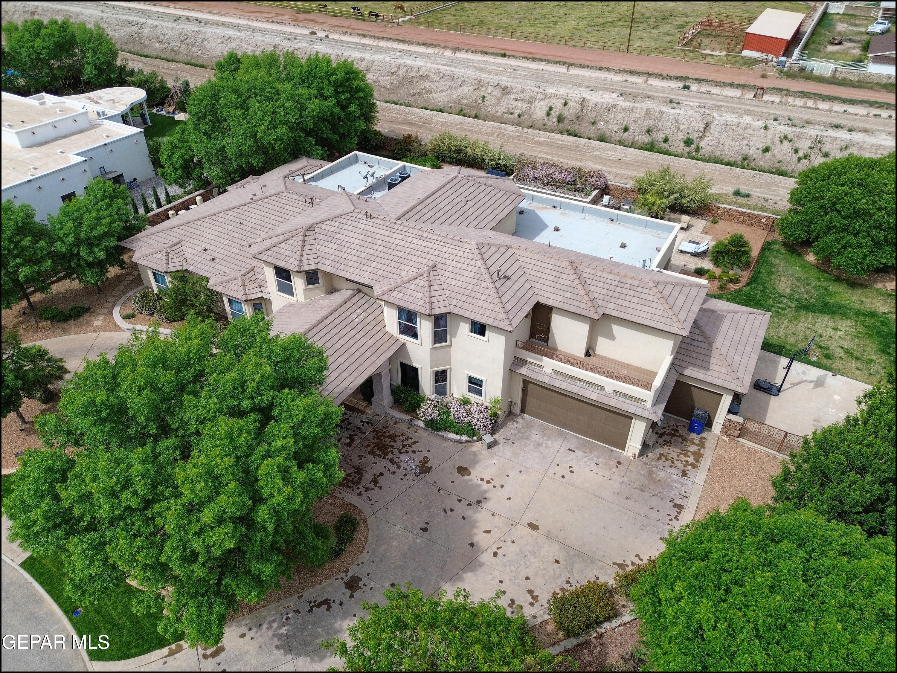 5533 WOODFIELD Drive