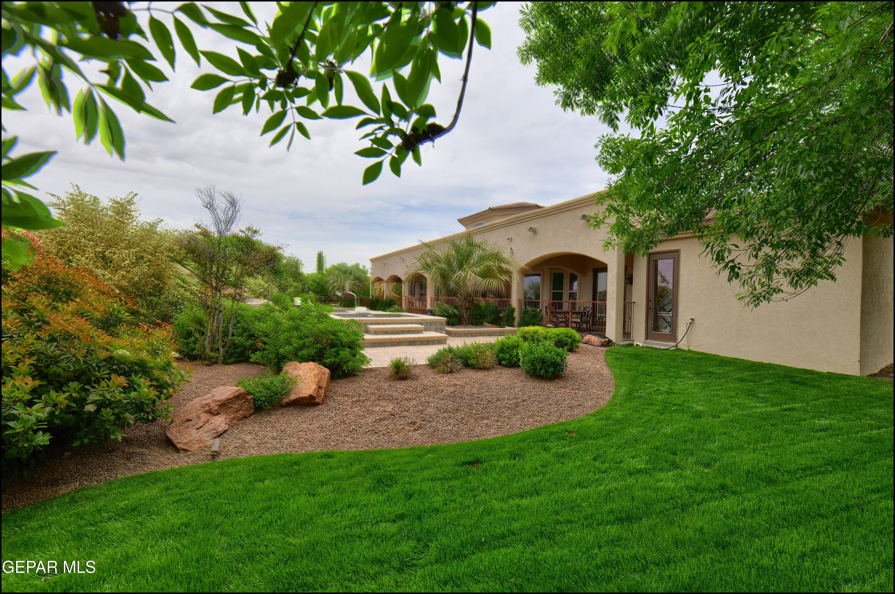 5533 WOODFIELD Drive