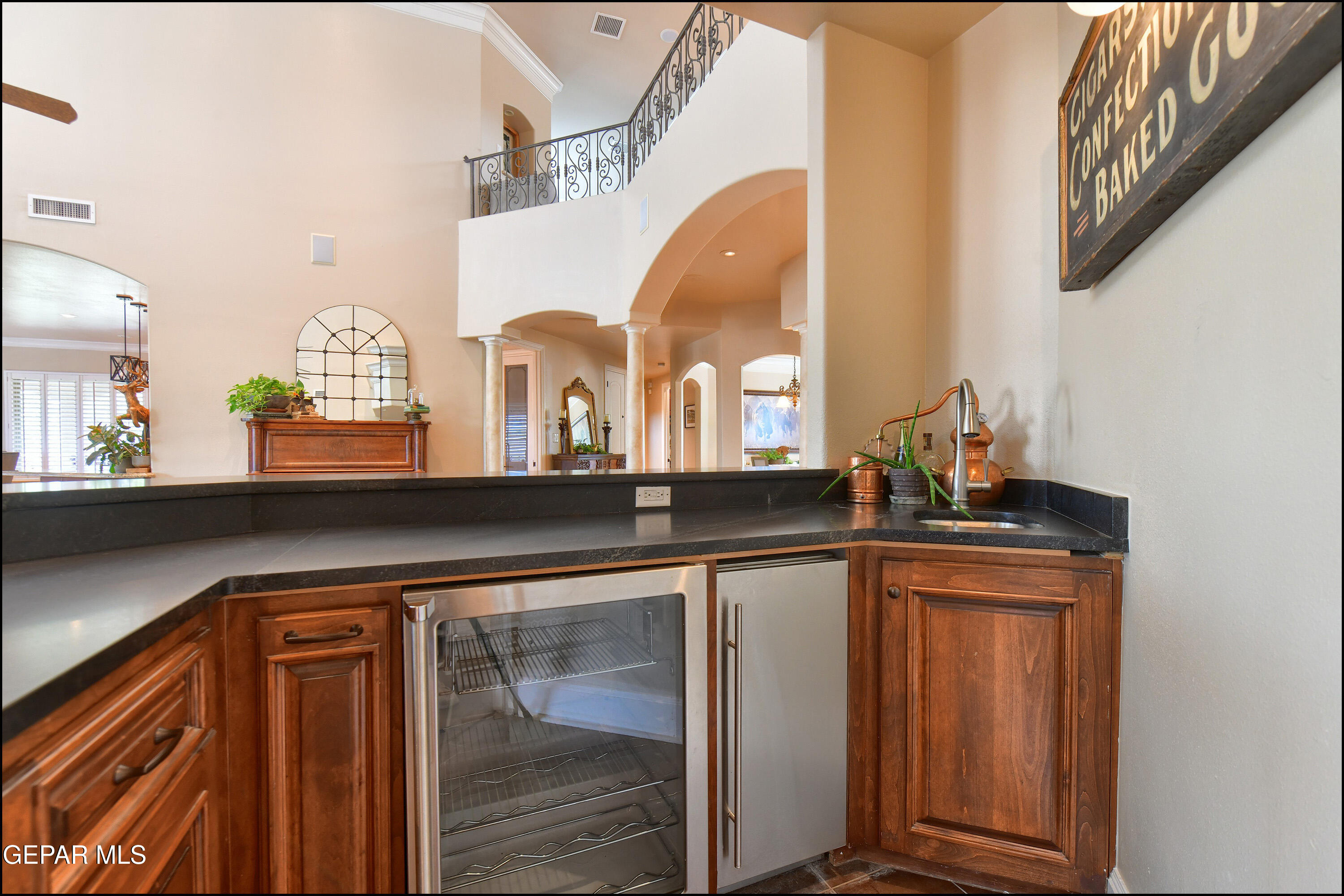 5533 WOODFIELD Drive