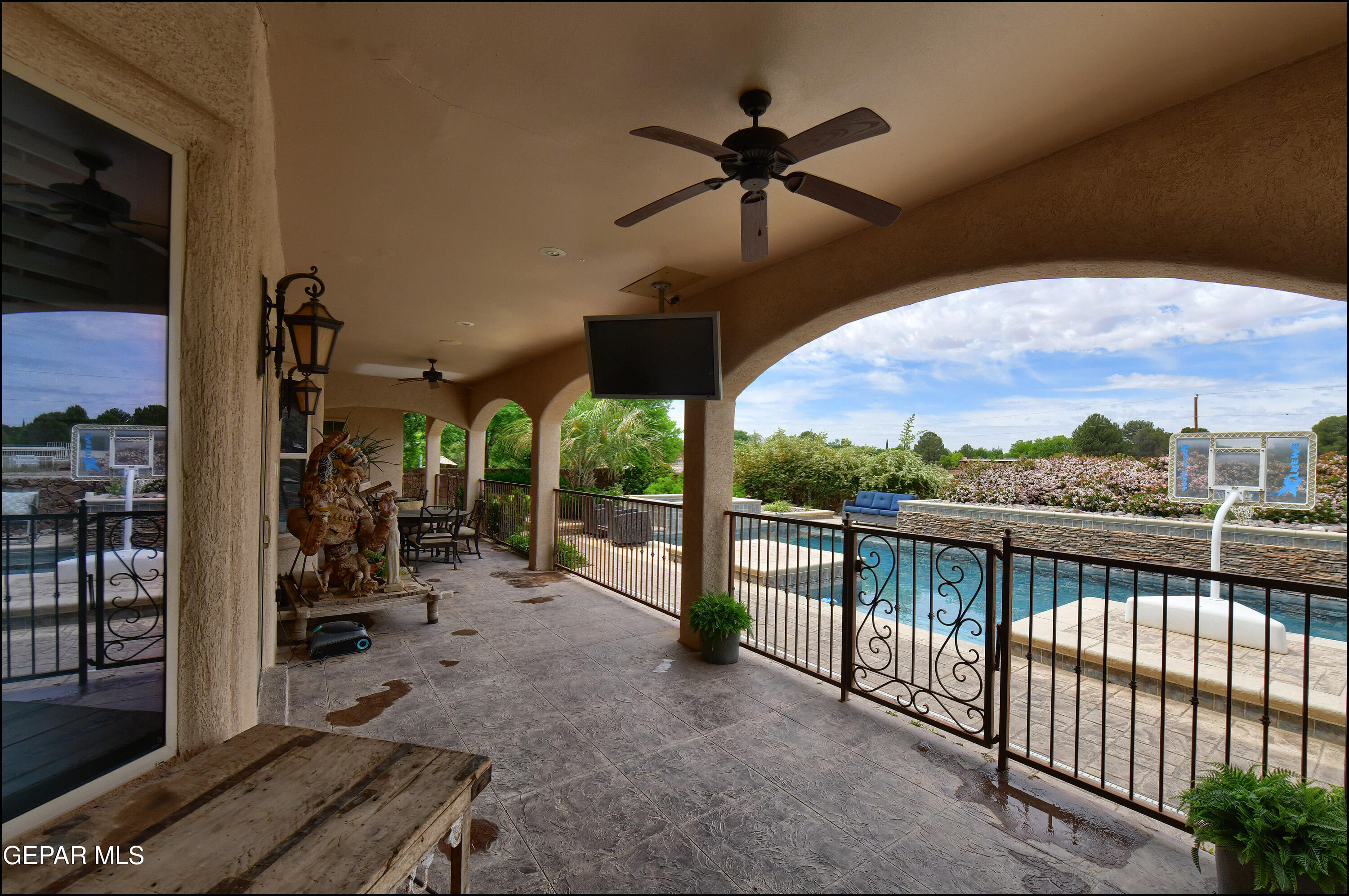 5533 WOODFIELD Drive