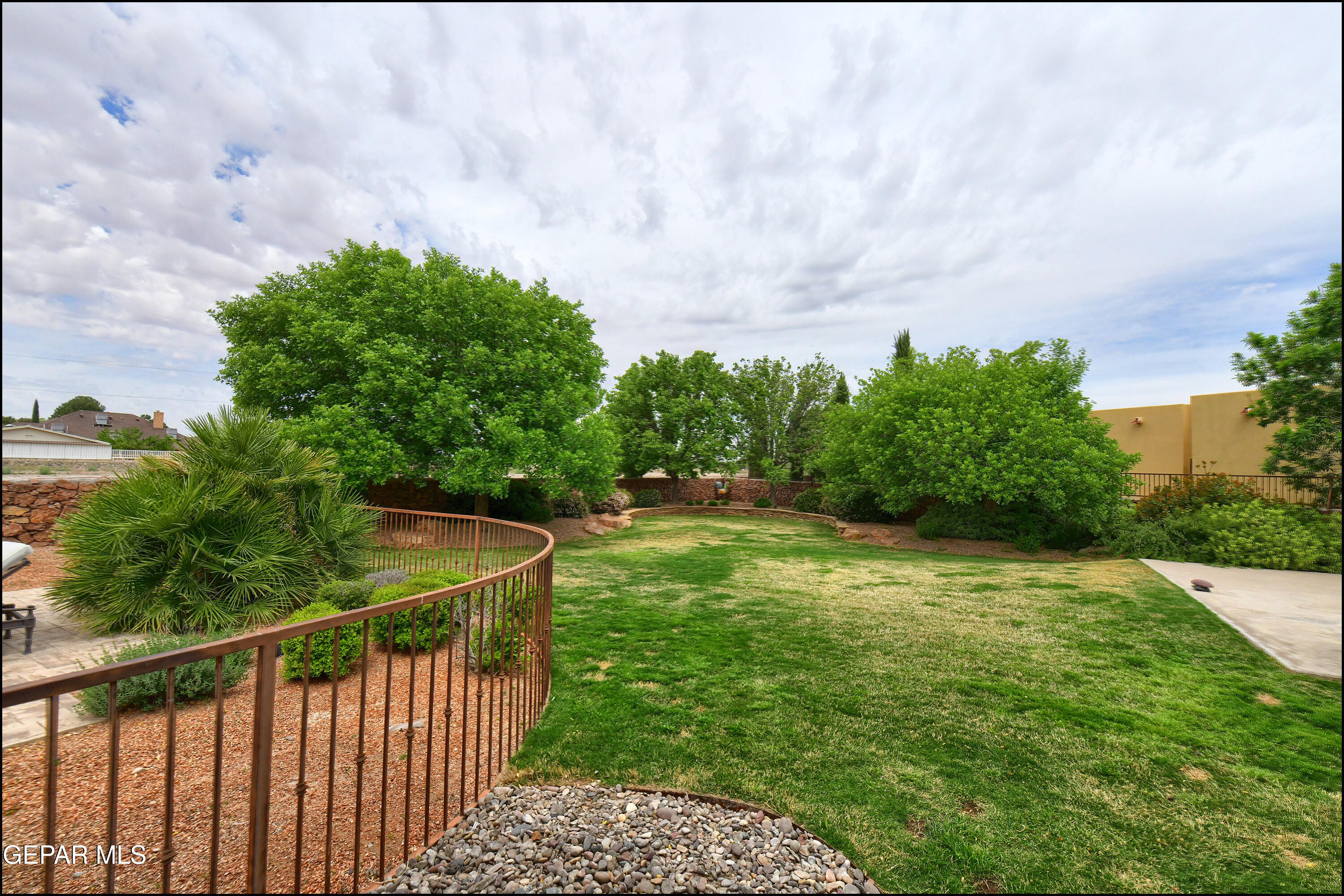 5533 WOODFIELD Drive