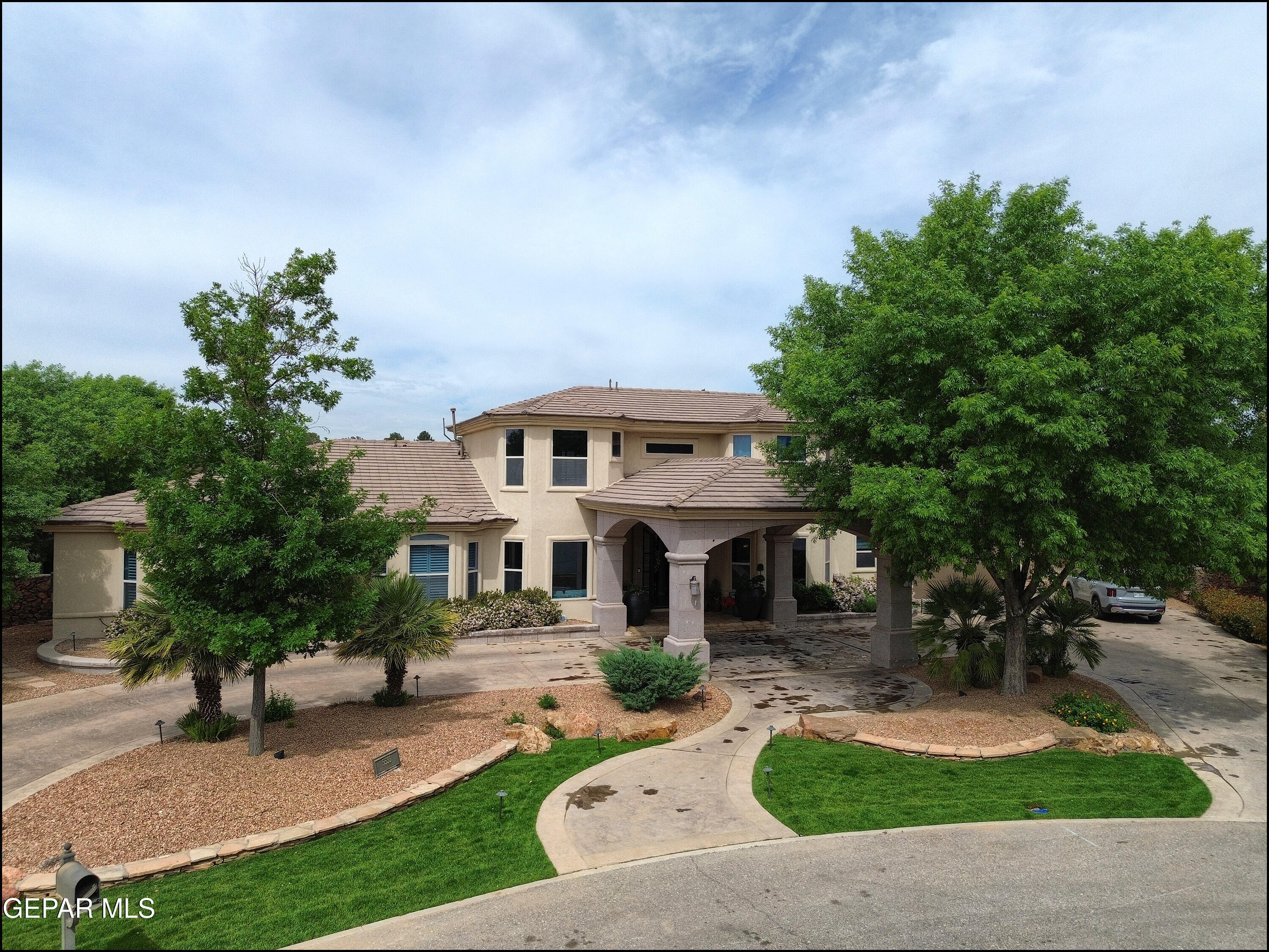 5533 WOODFIELD Drive