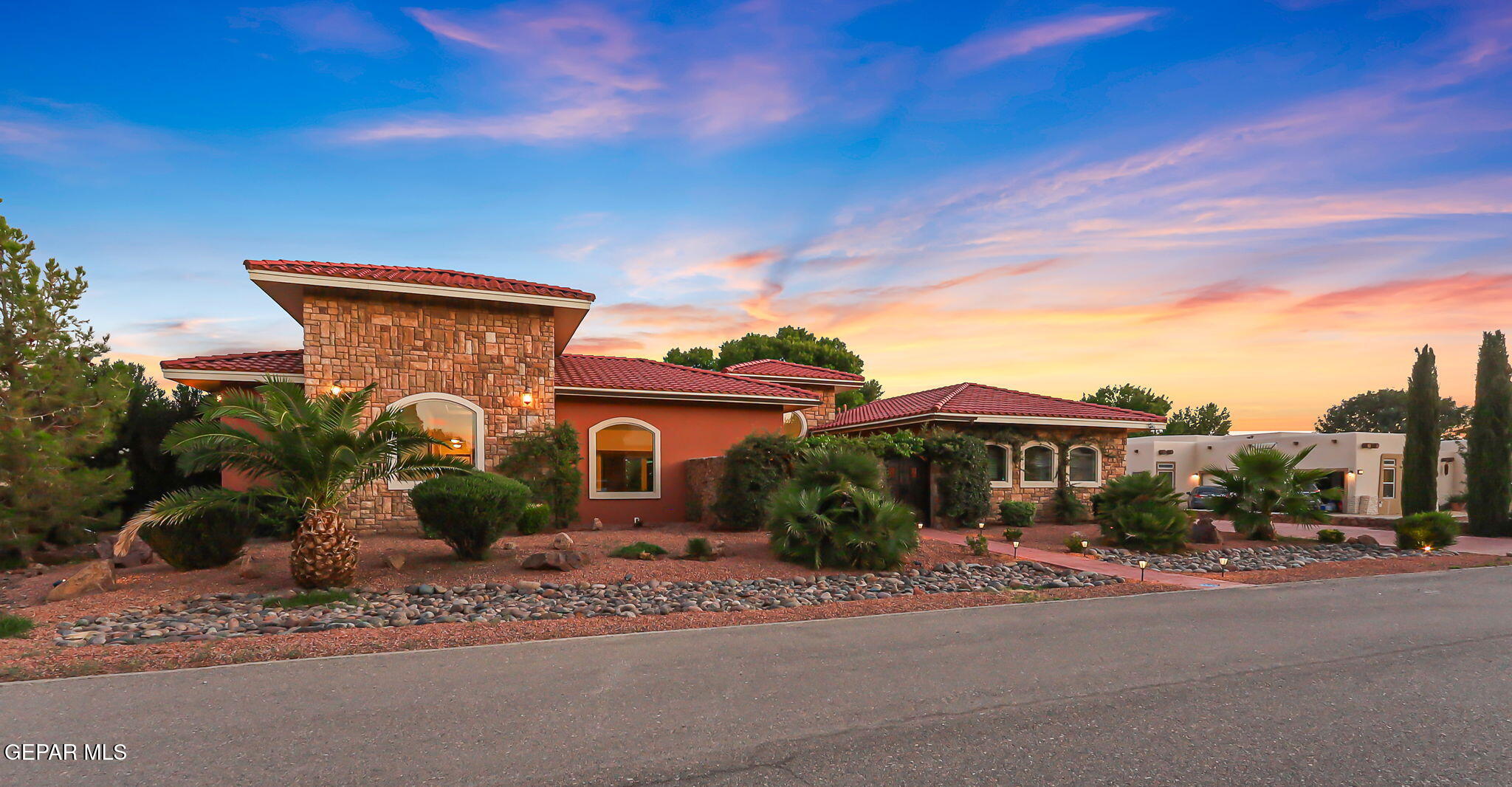 709 WOODFIELD Drive