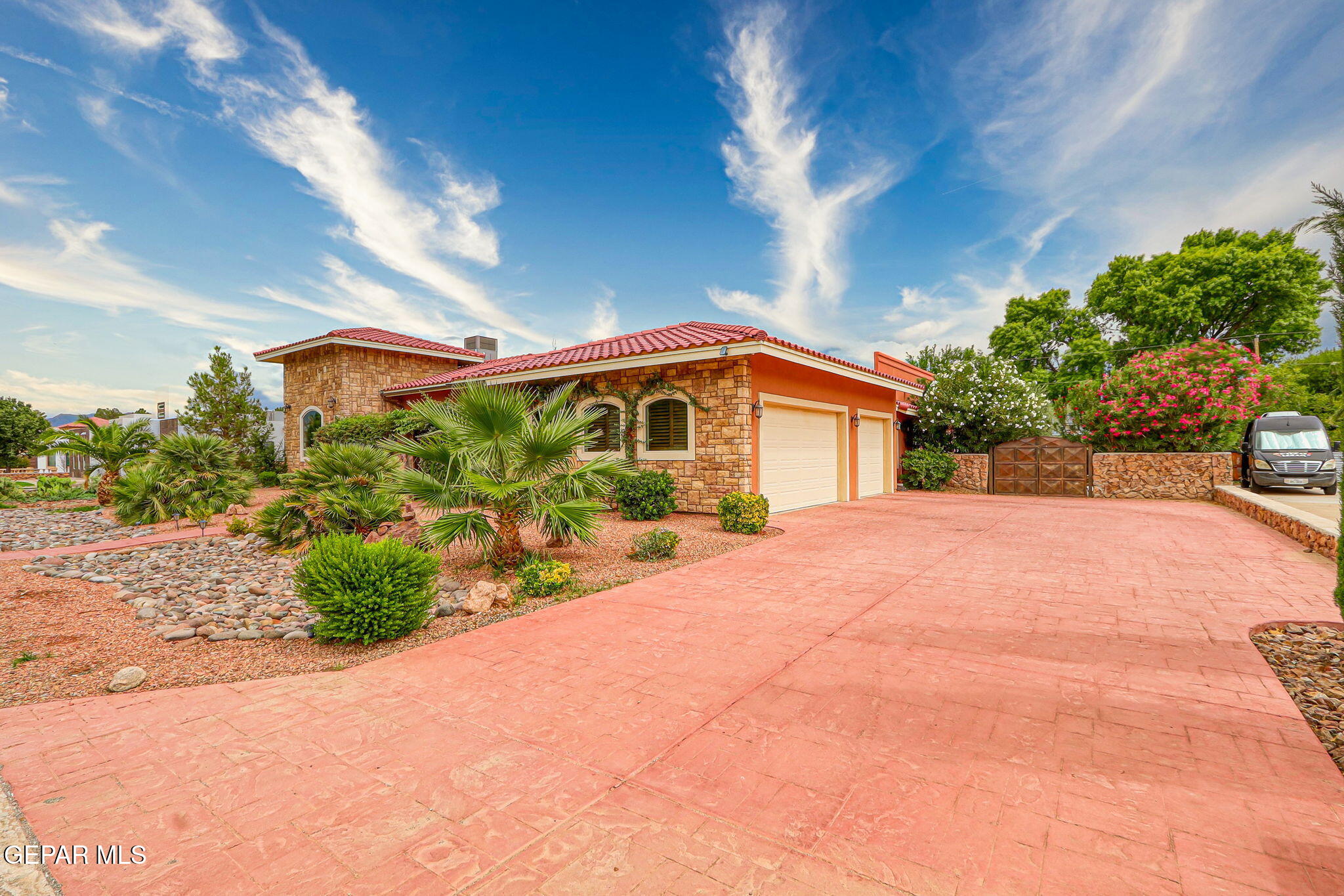 709 WOODFIELD Drive