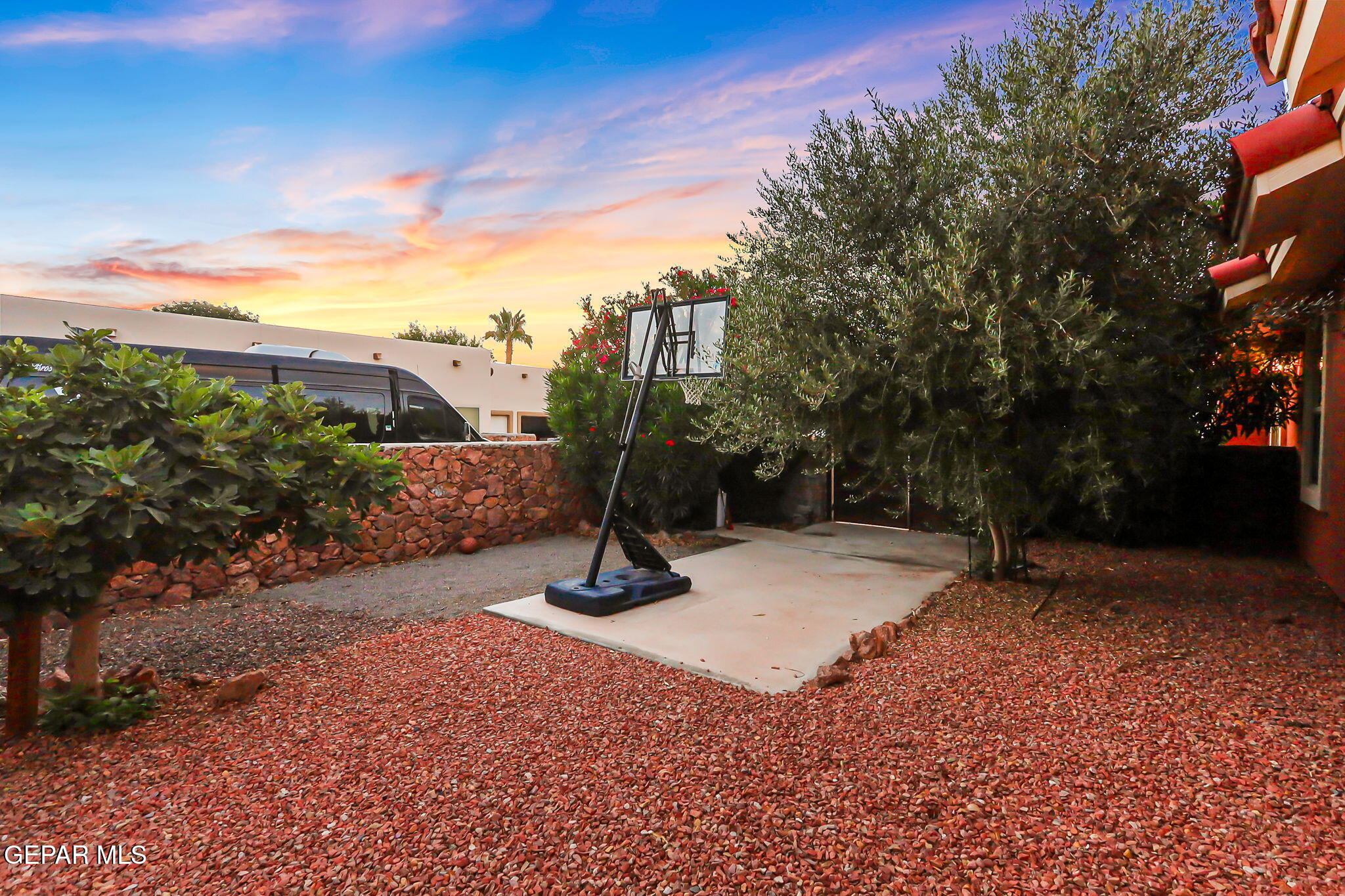 709 WOODFIELD Drive