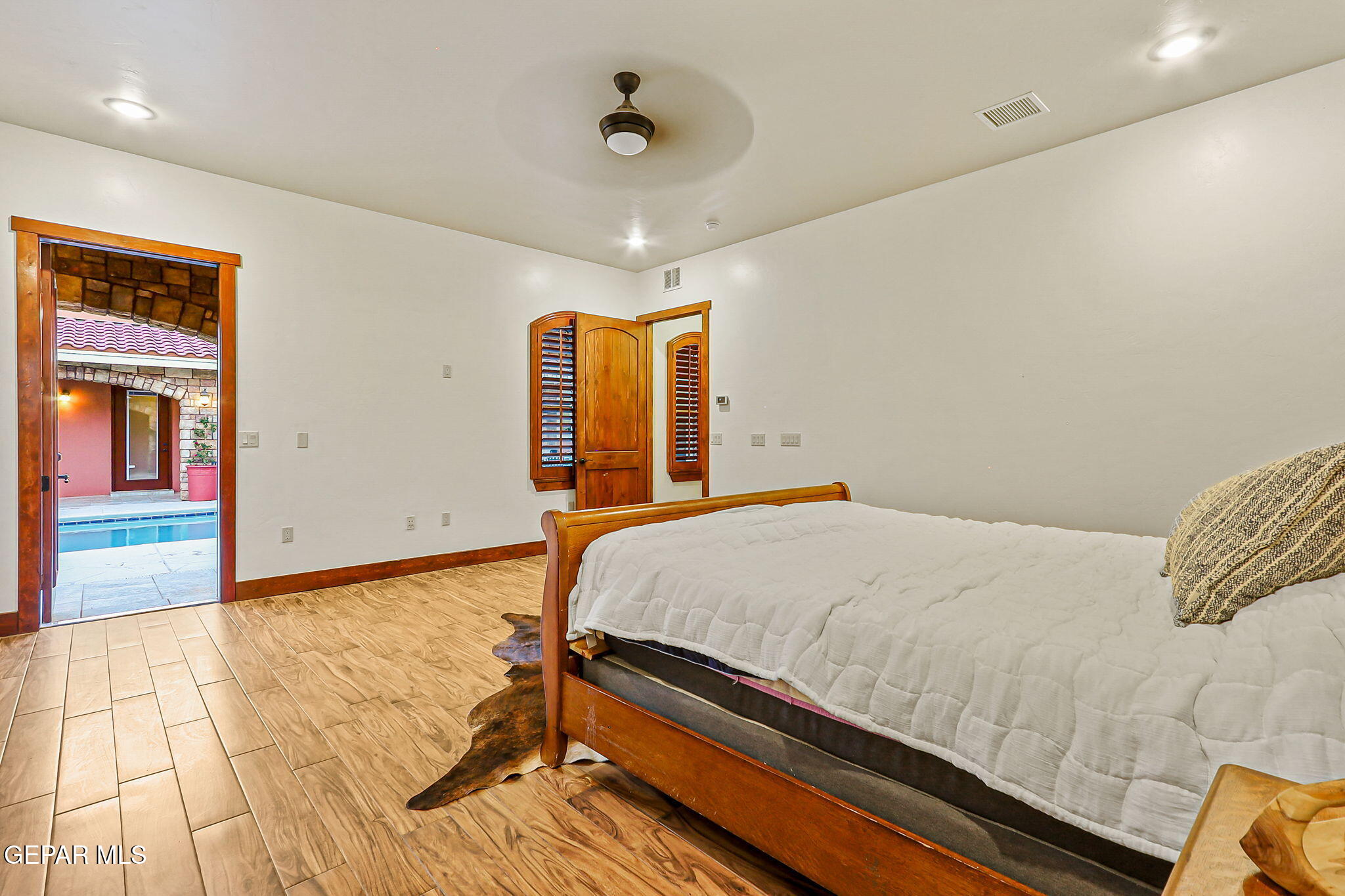 709 WOODFIELD Drive