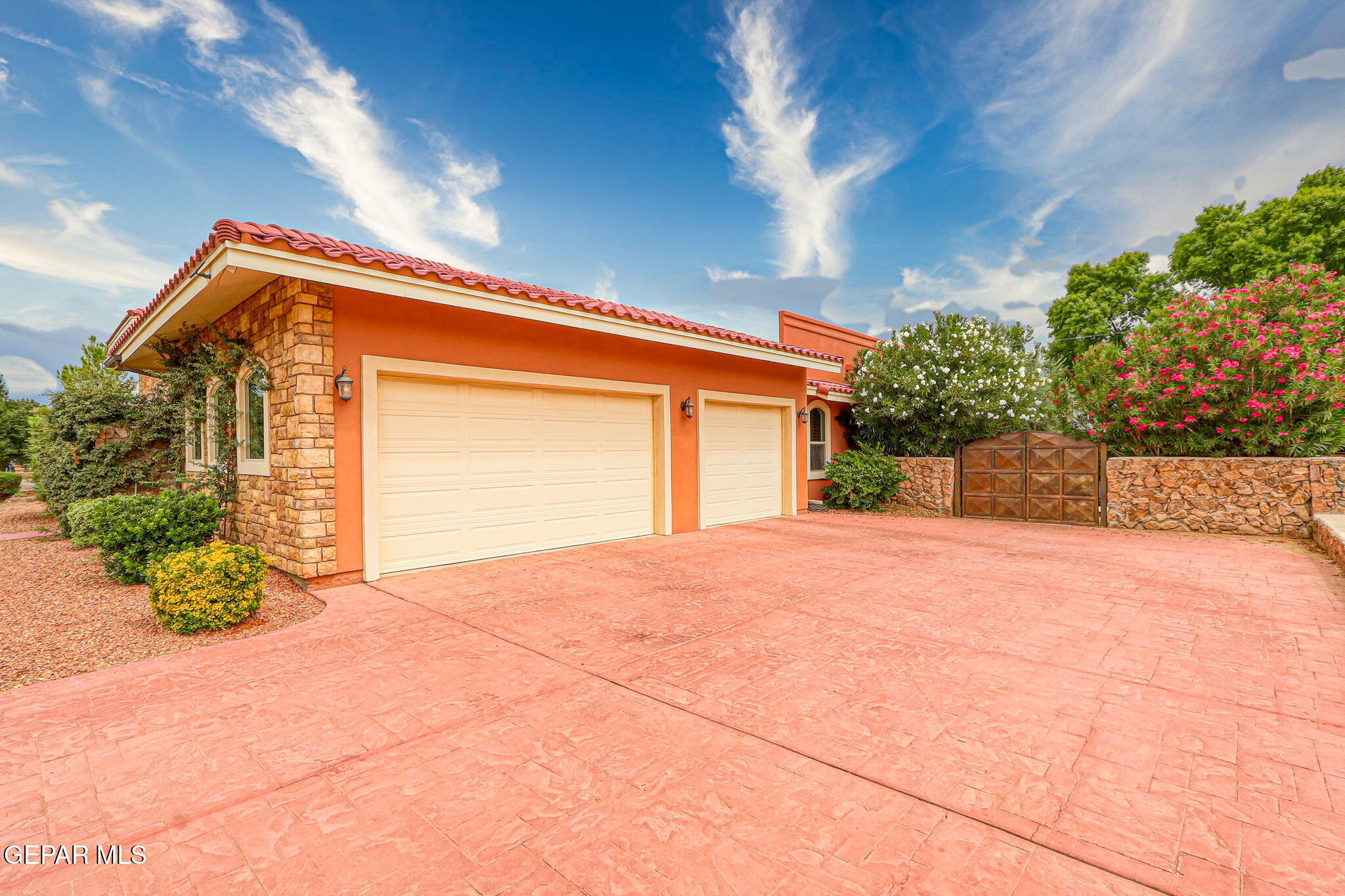709 WOODFIELD Drive