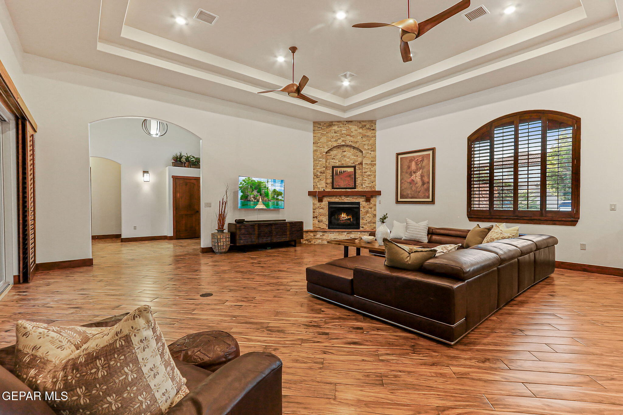 709 WOODFIELD Drive