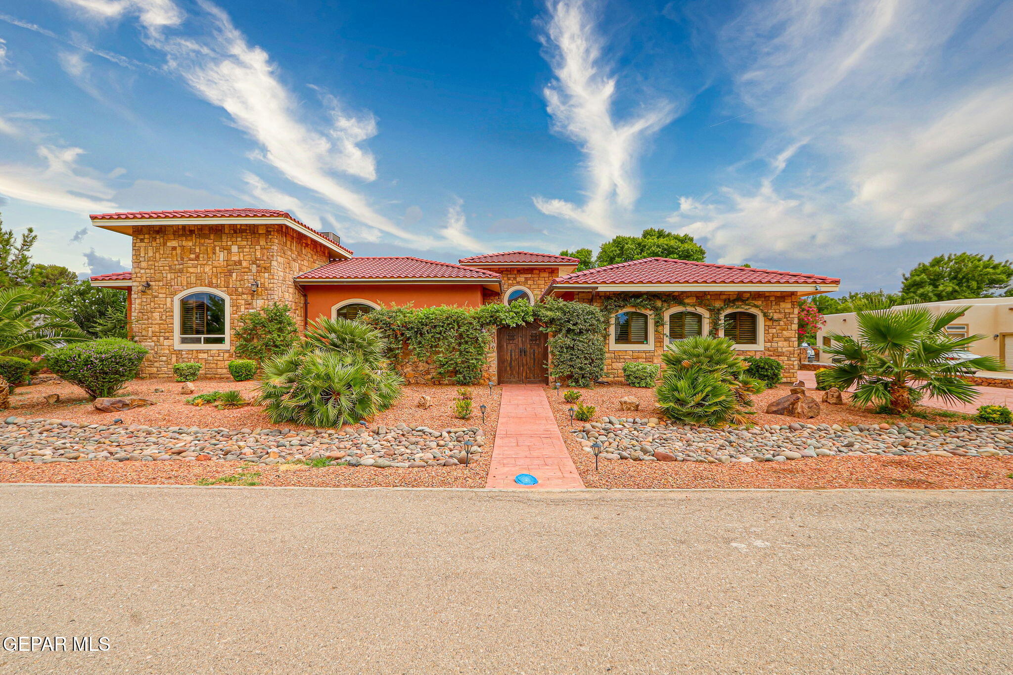 709 WOODFIELD Drive
