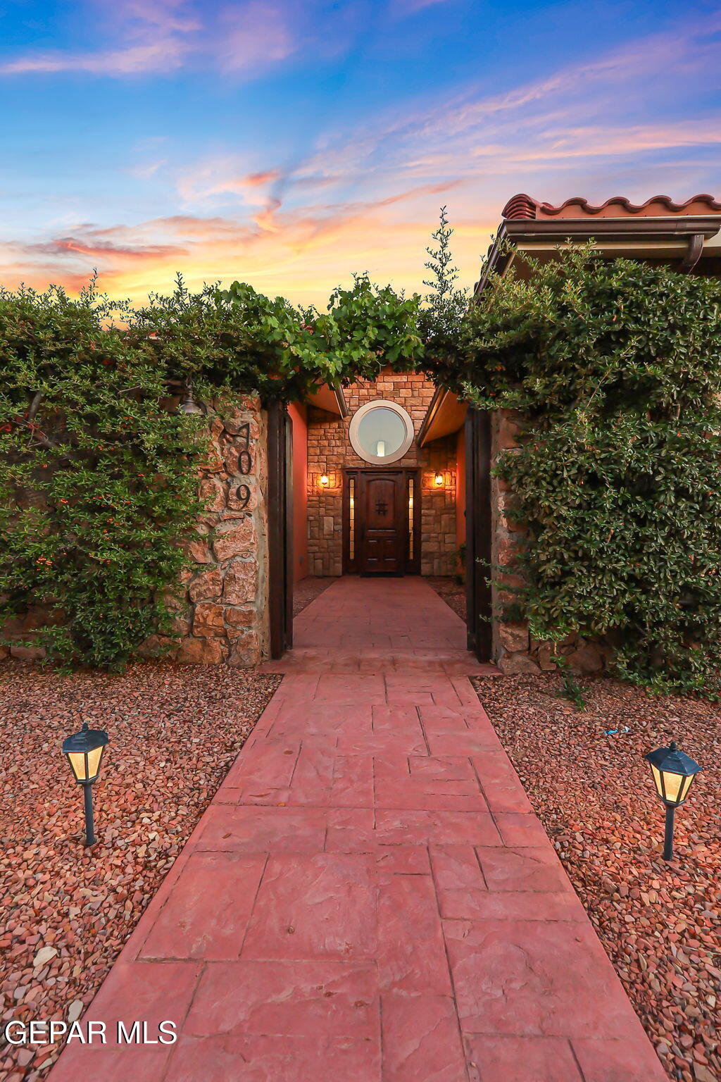 709 WOODFIELD Drive