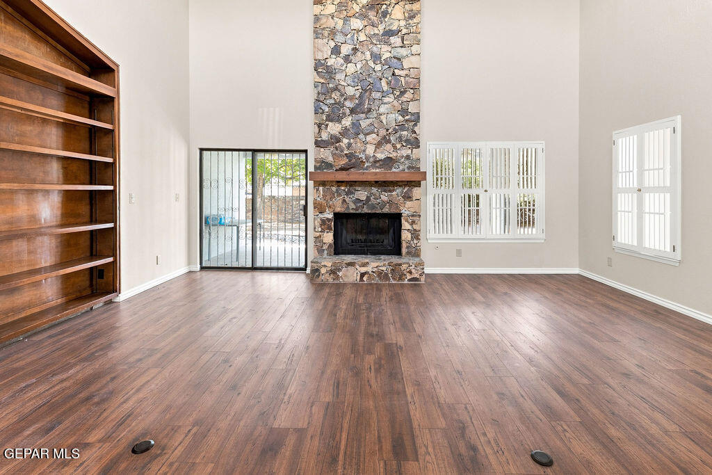 4956 VISTA GRANDE Circle