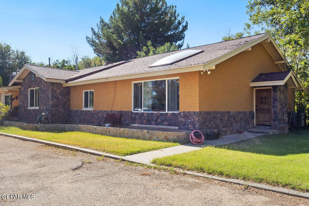 810 FAIRWAY Circle