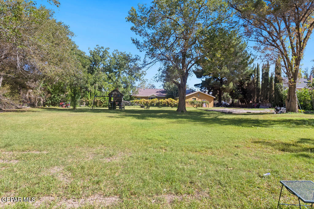 810 FAIRWAY Circle