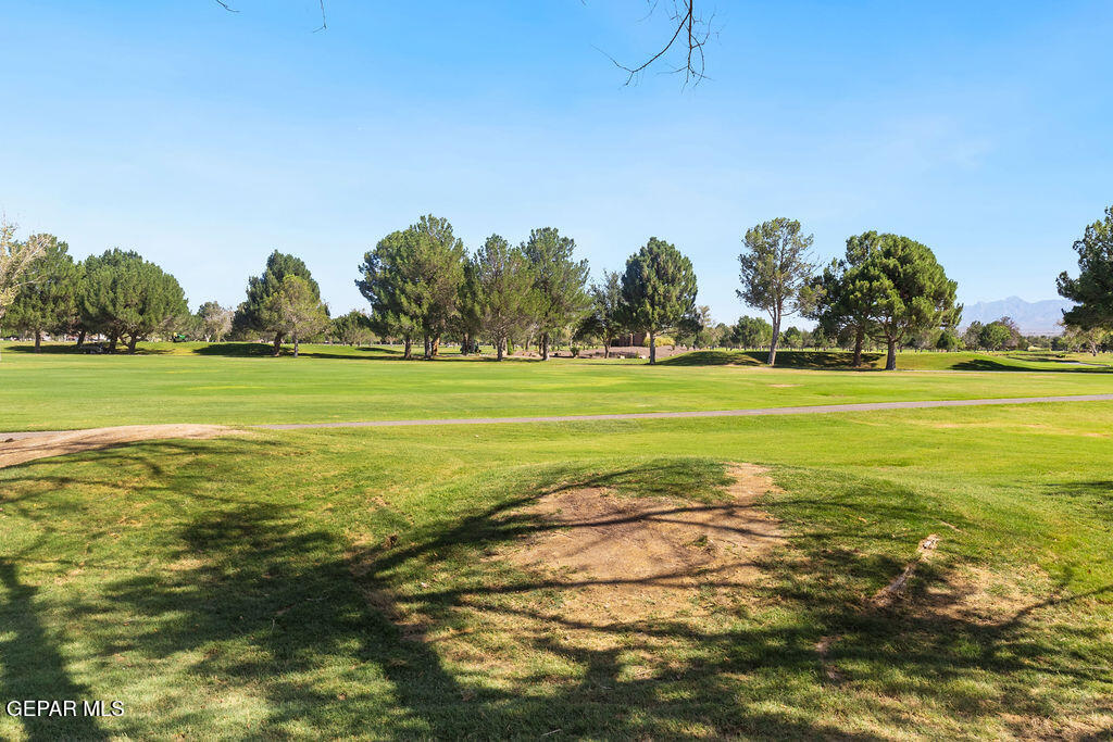 810 FAIRWAY Circle