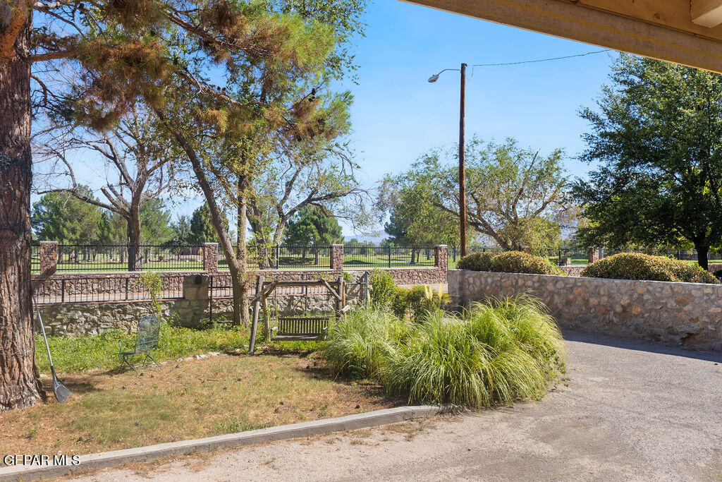 810 FAIRWAY Circle