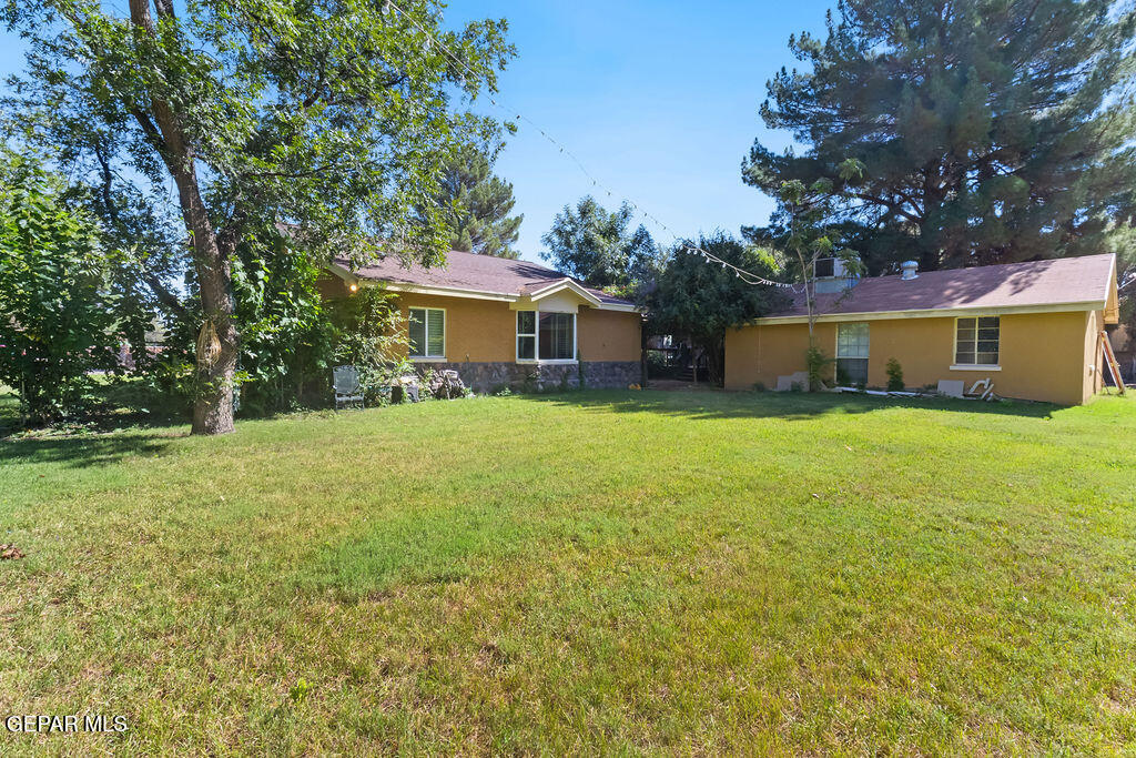 810 FAIRWAY Circle