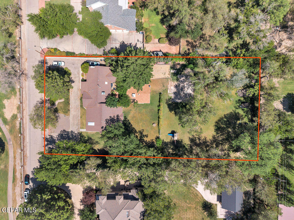 810 FAIRWAY Circle