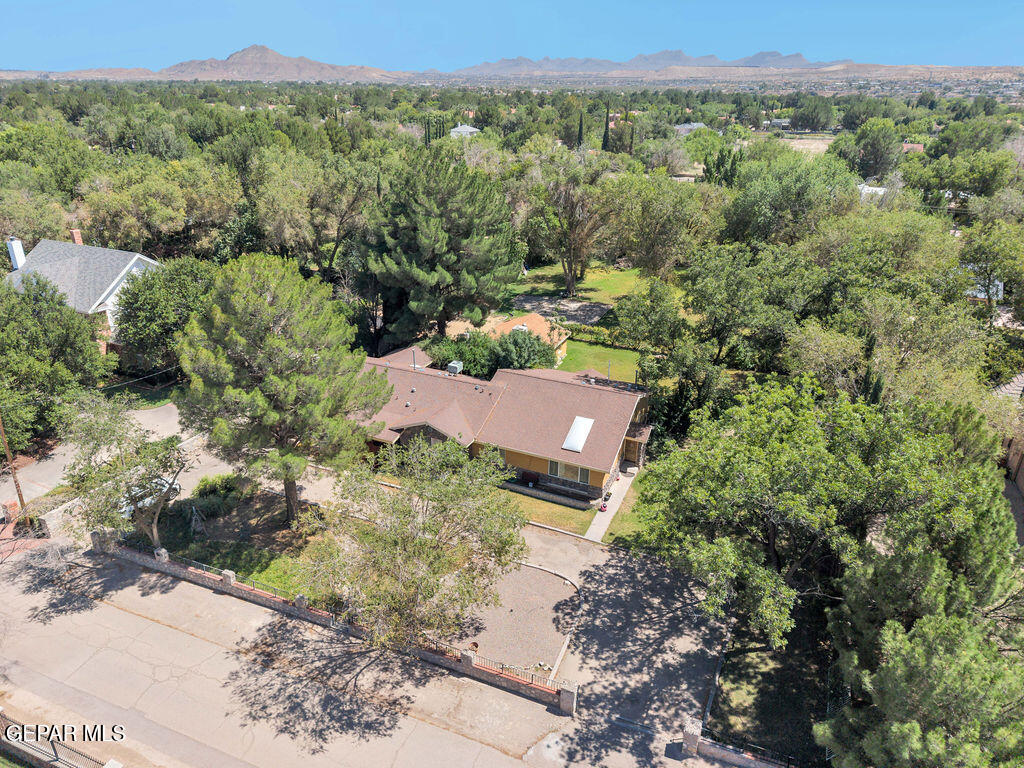 810 FAIRWAY Circle