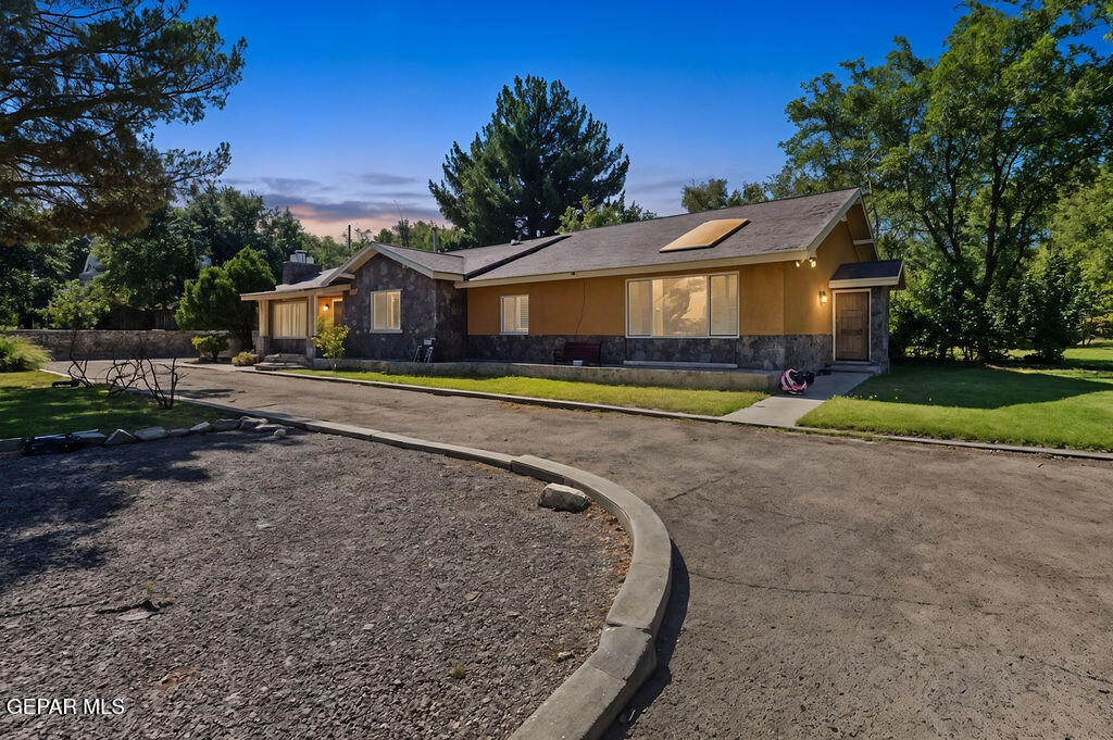 810 FAIRWAY Circle