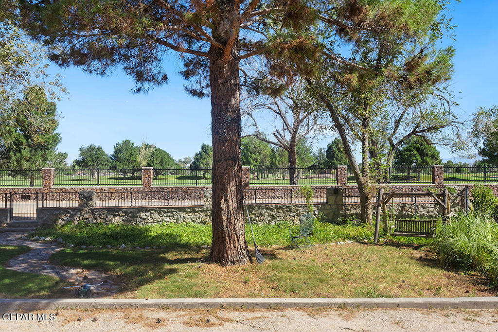 810 FAIRWAY Circle