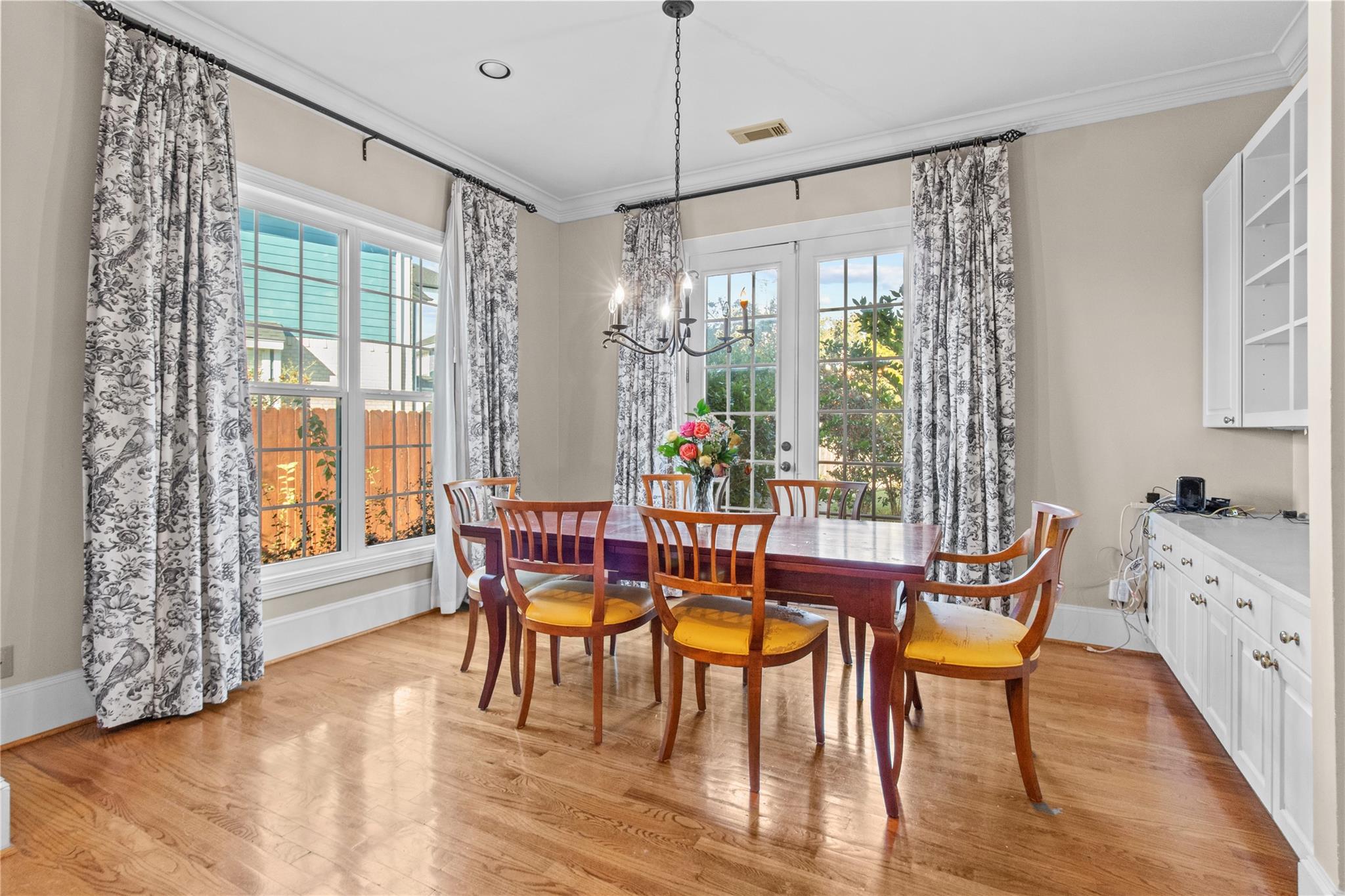 2515 N Macgregor Way