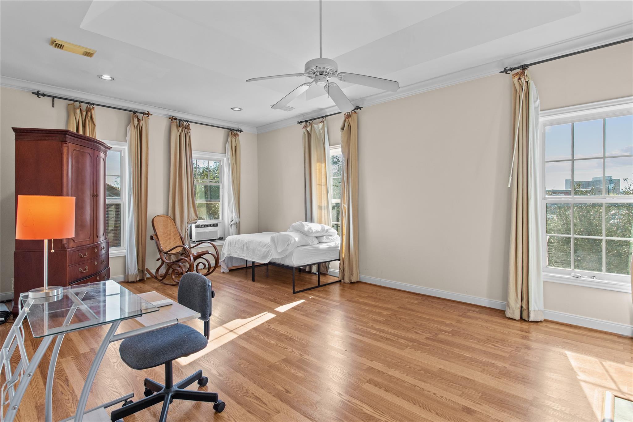 2515 N Macgregor Way