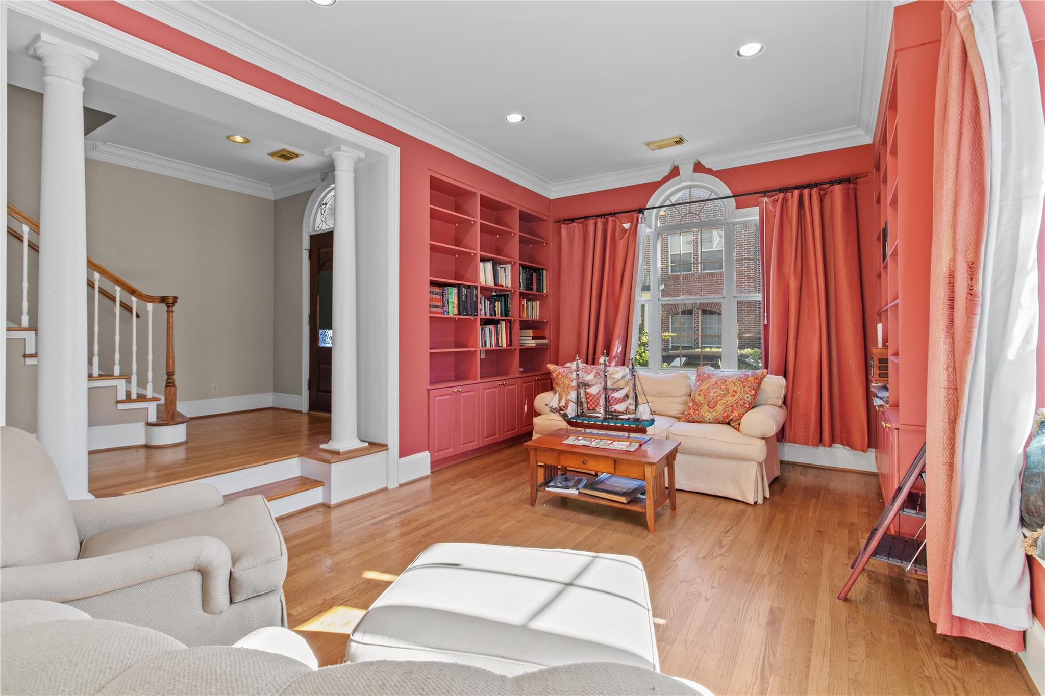 2515 N Macgregor Way