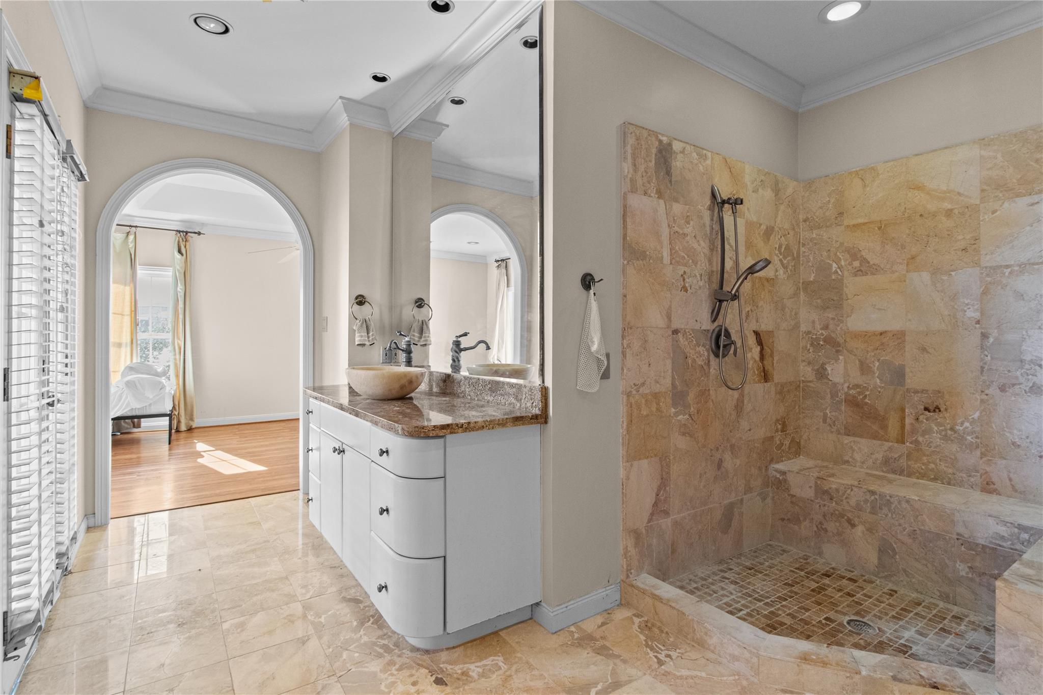 2515 N Macgregor Way