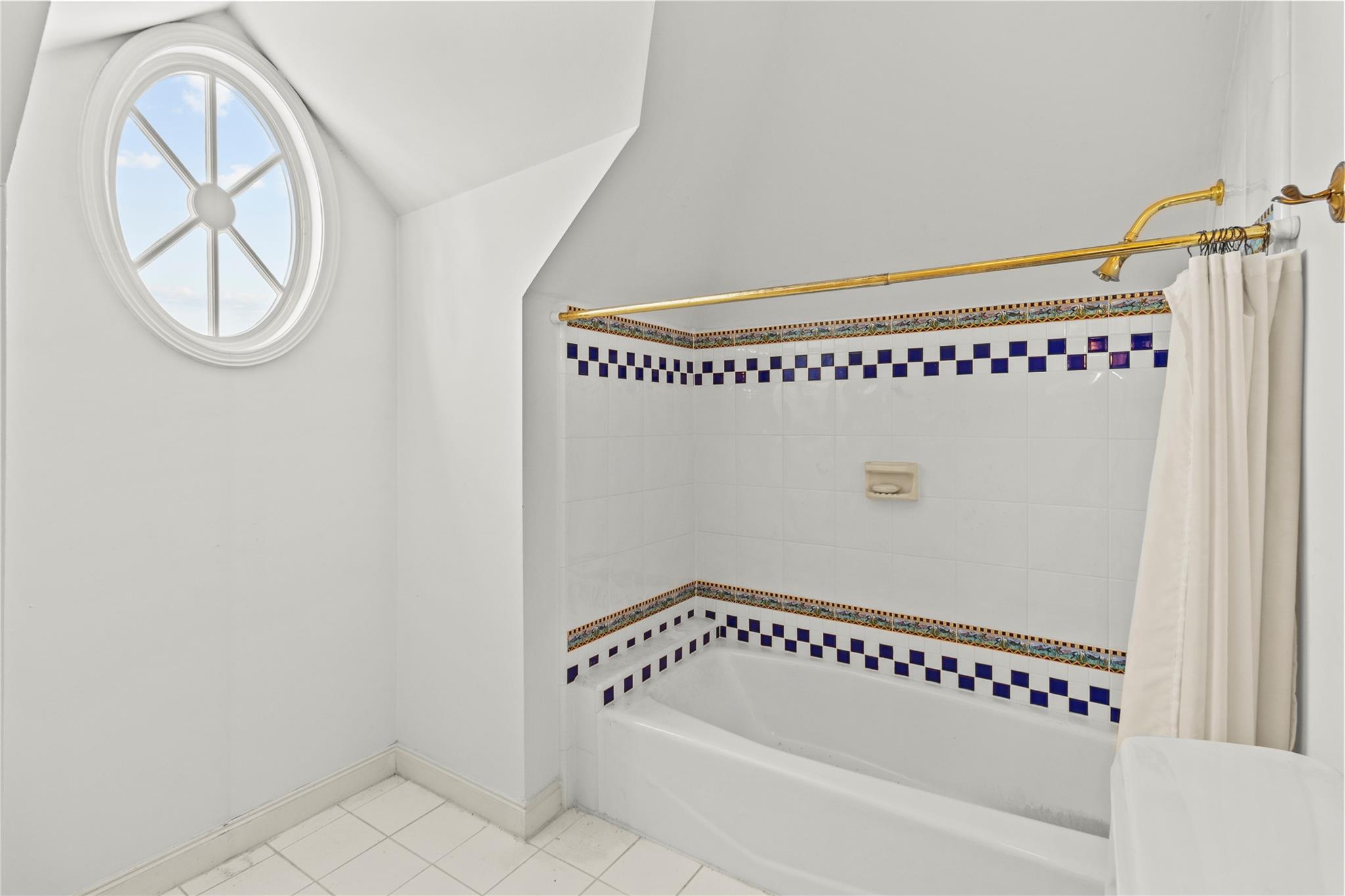 2515 N Macgregor Way