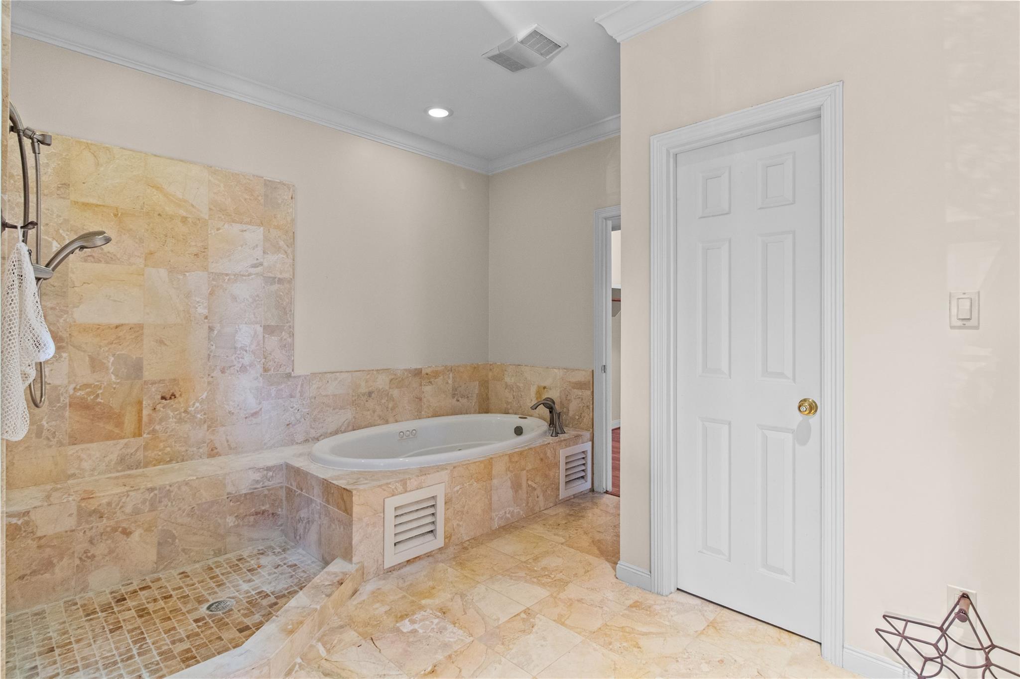 2515 N Macgregor Way