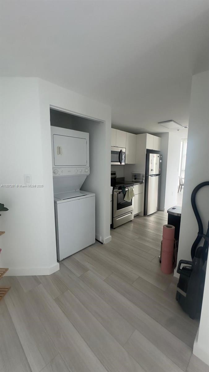 275 NE 18th St # 406