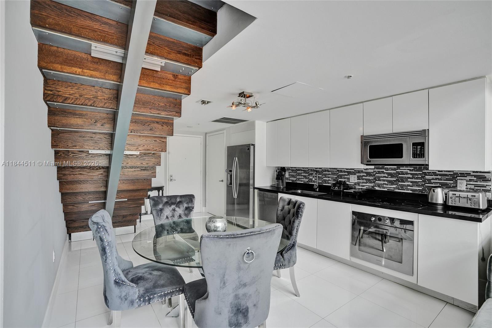 92 SW 3rd St # 905