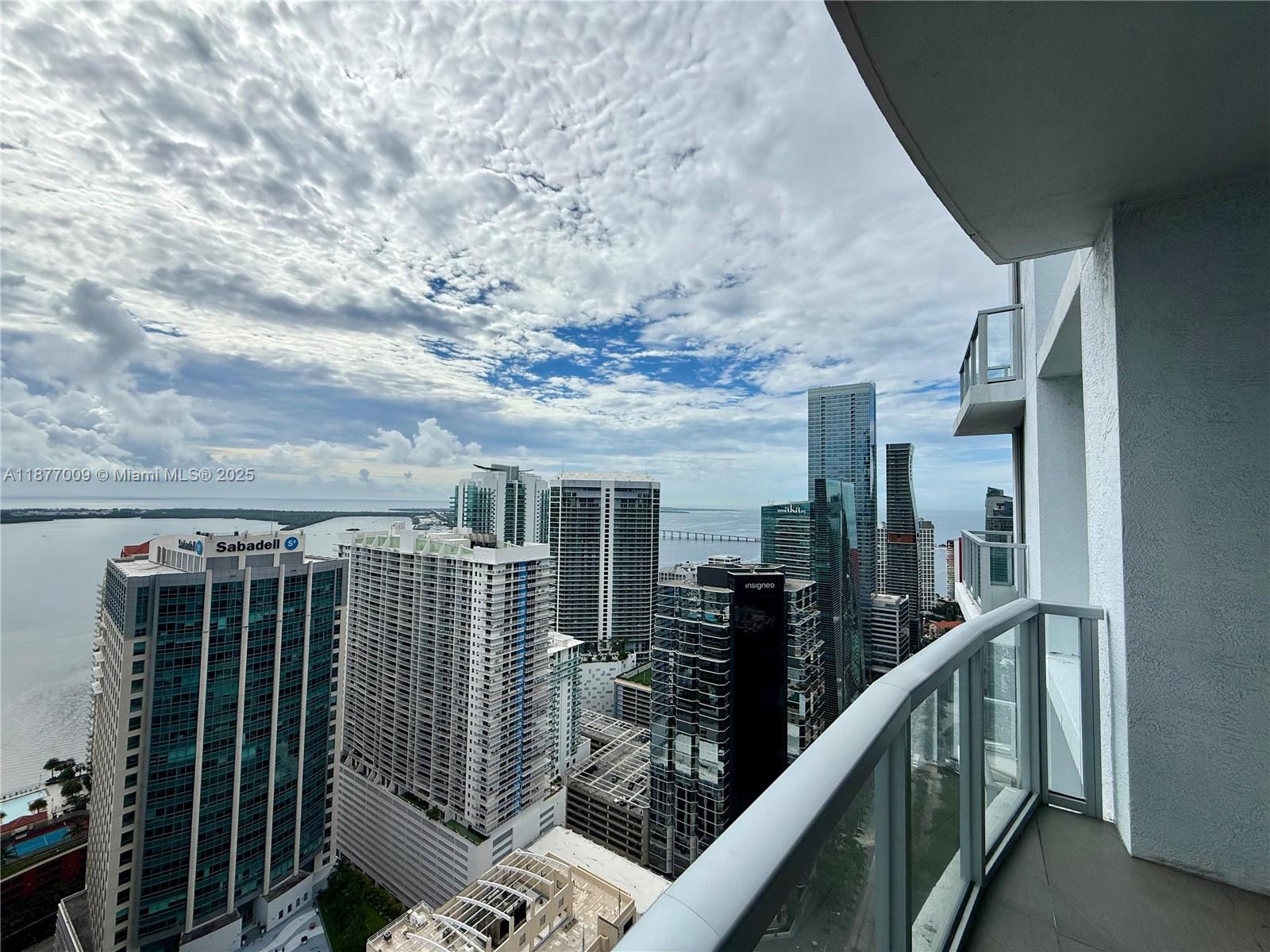1060 Brickell Ave # 4305