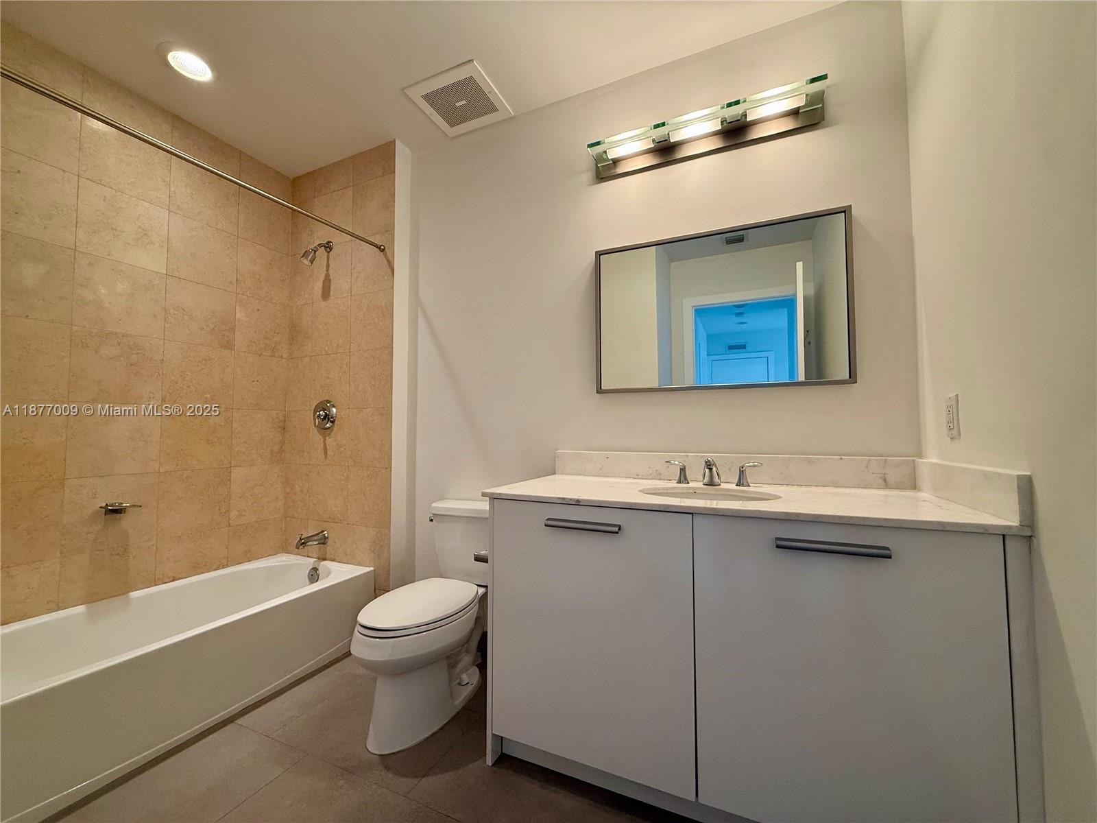 1060 Brickell Ave # 4305