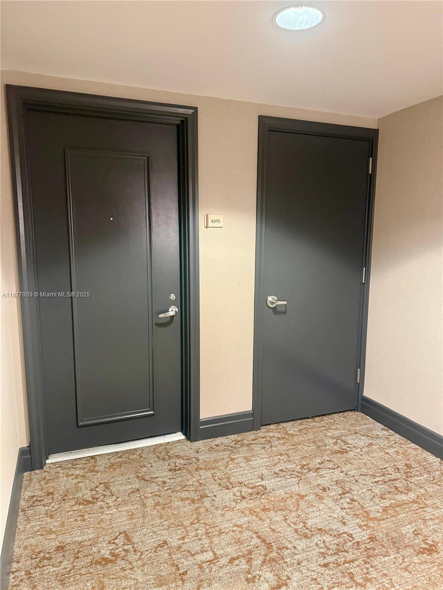 1060 Brickell Ave # 4305