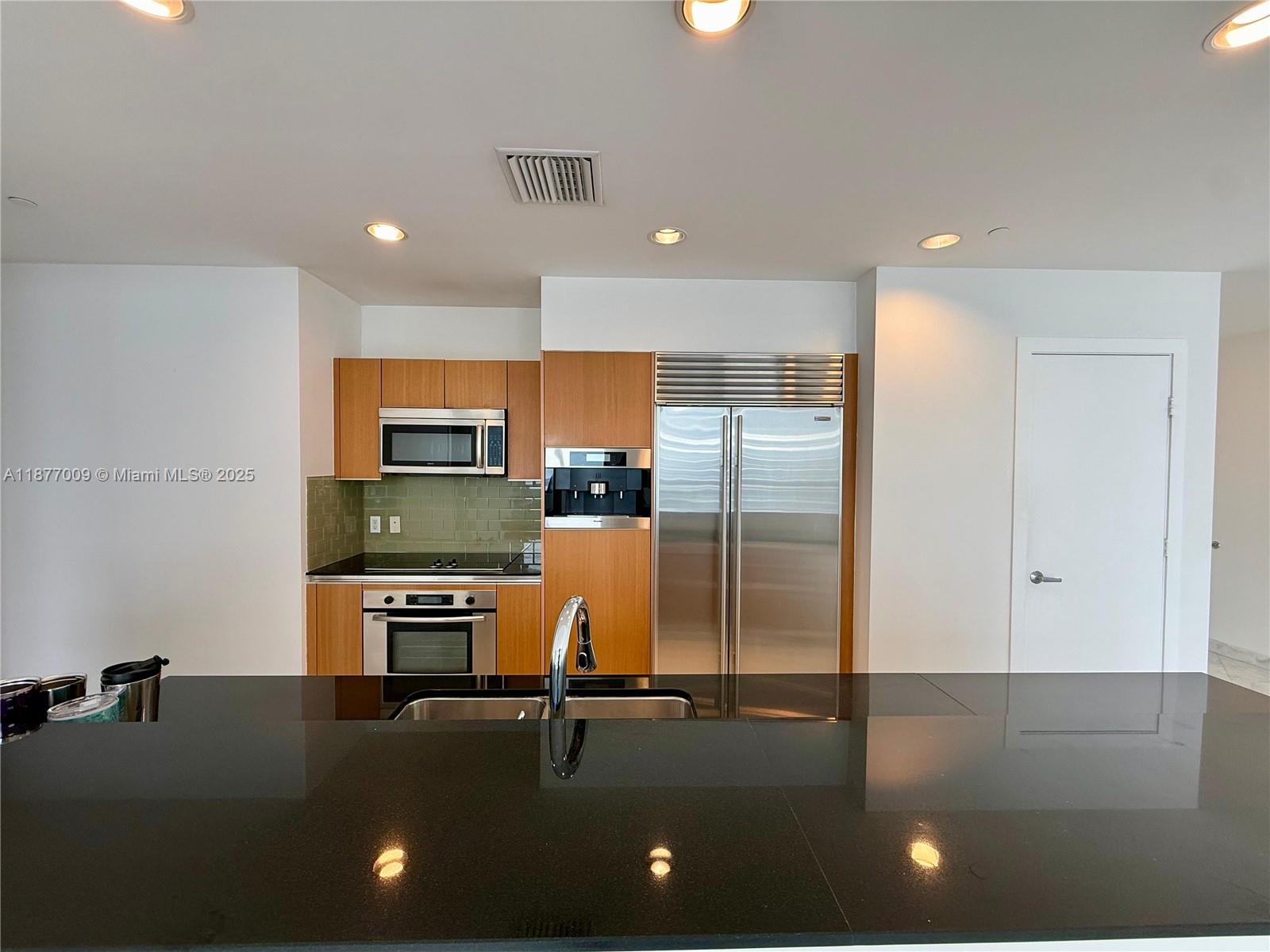 1060 Brickell Ave # 4305