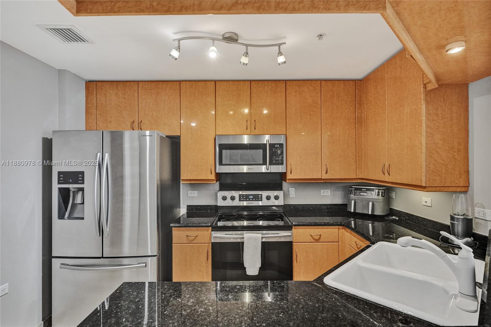 801 Brickell Key Blvd # 808