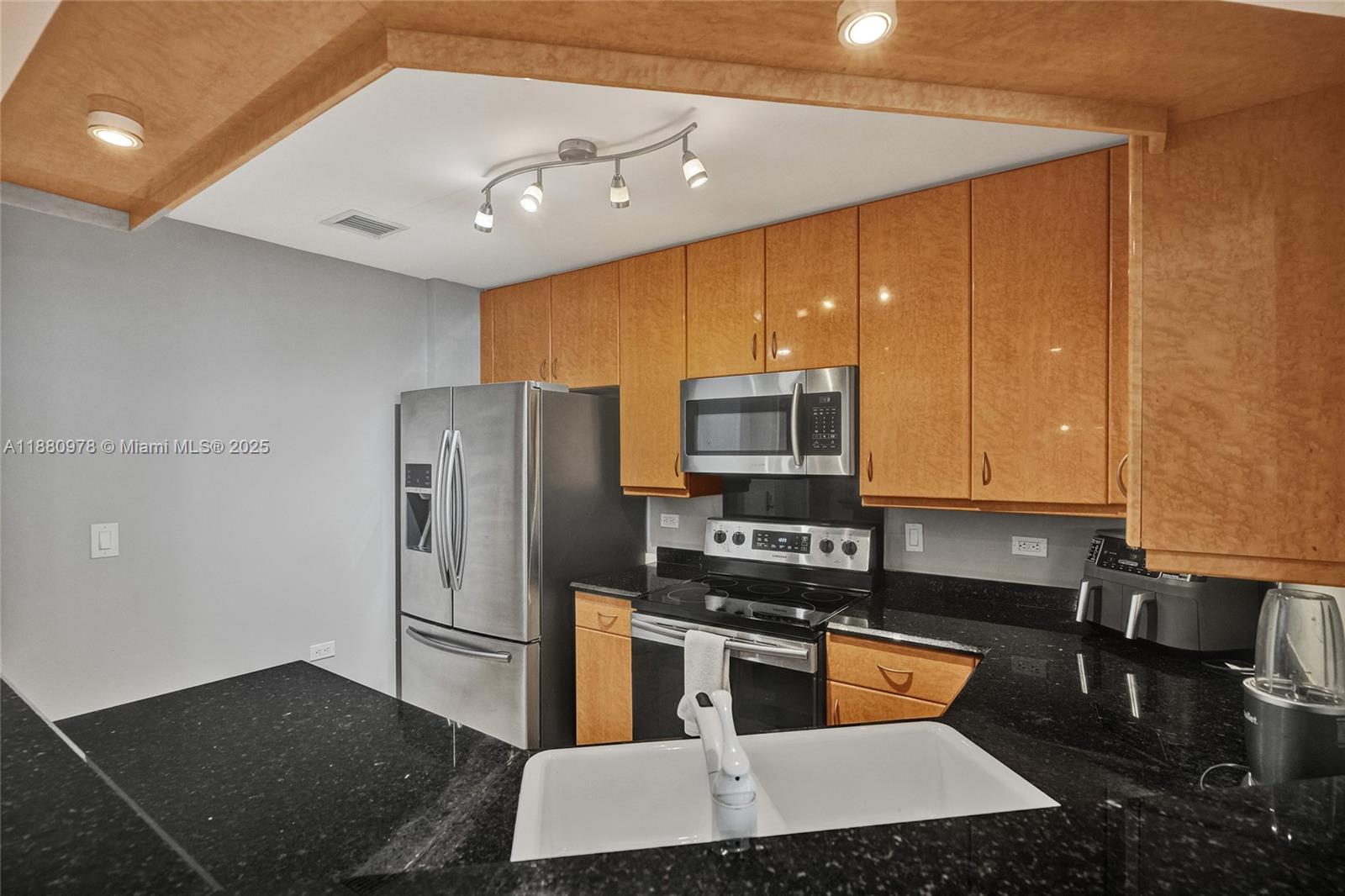 801 Brickell Key Blvd # 808