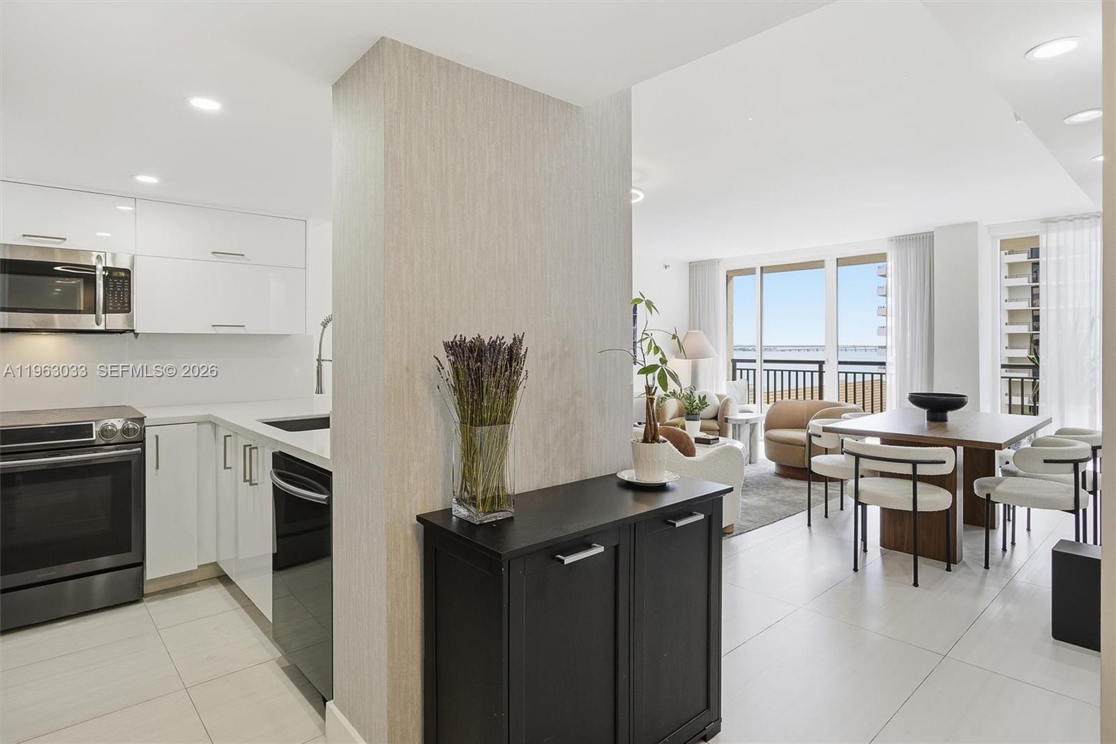 540 Brickell Key Dr # 823