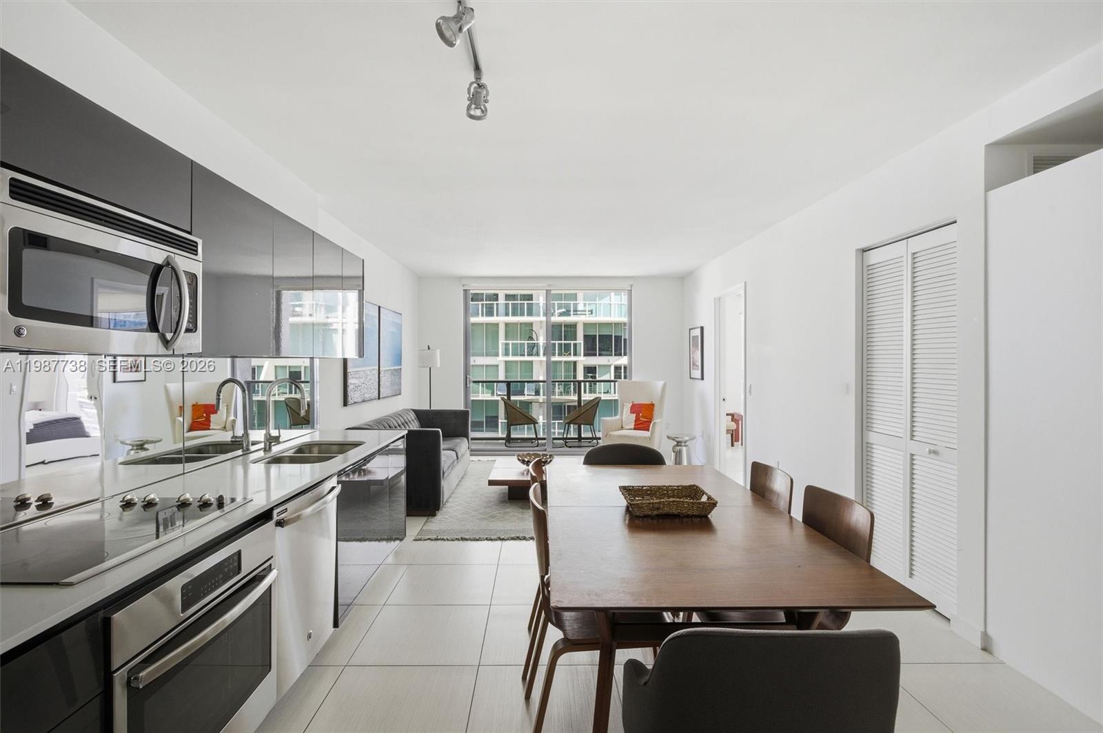 31 SE 6th St # 2504