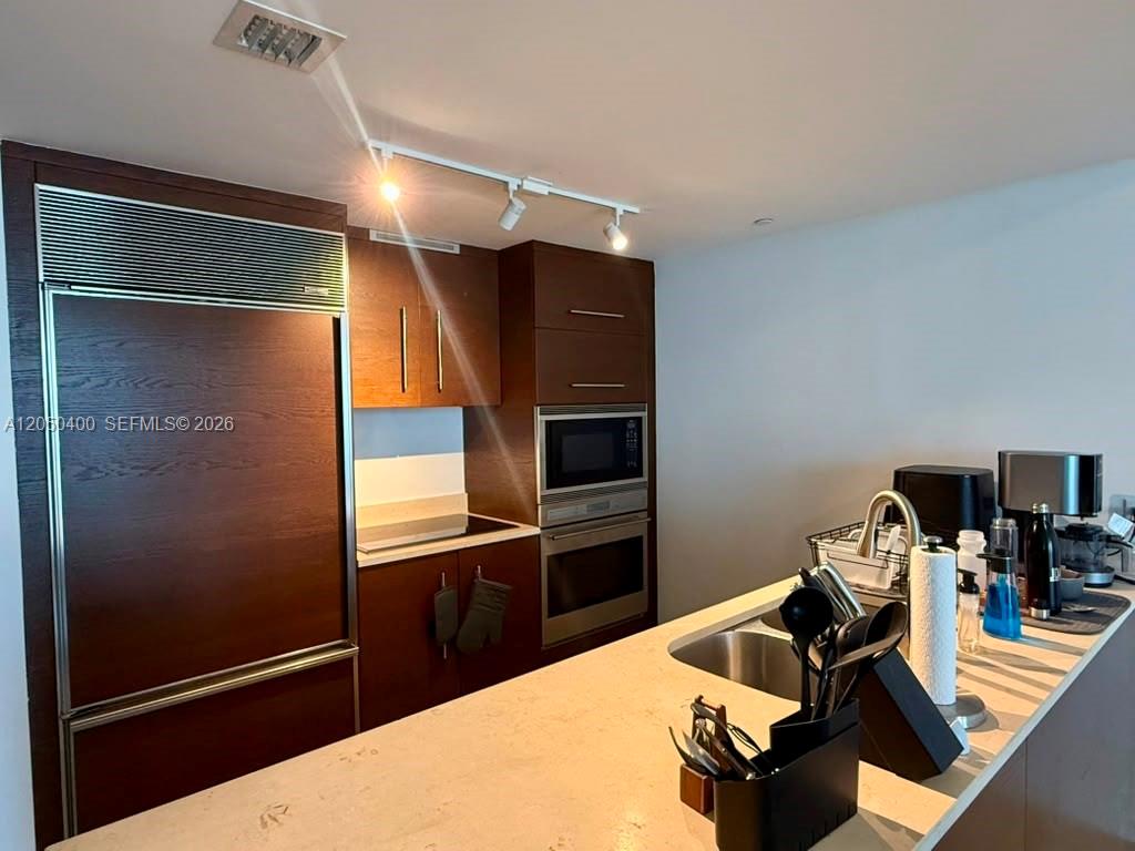 475 Brickell Ave # 1012