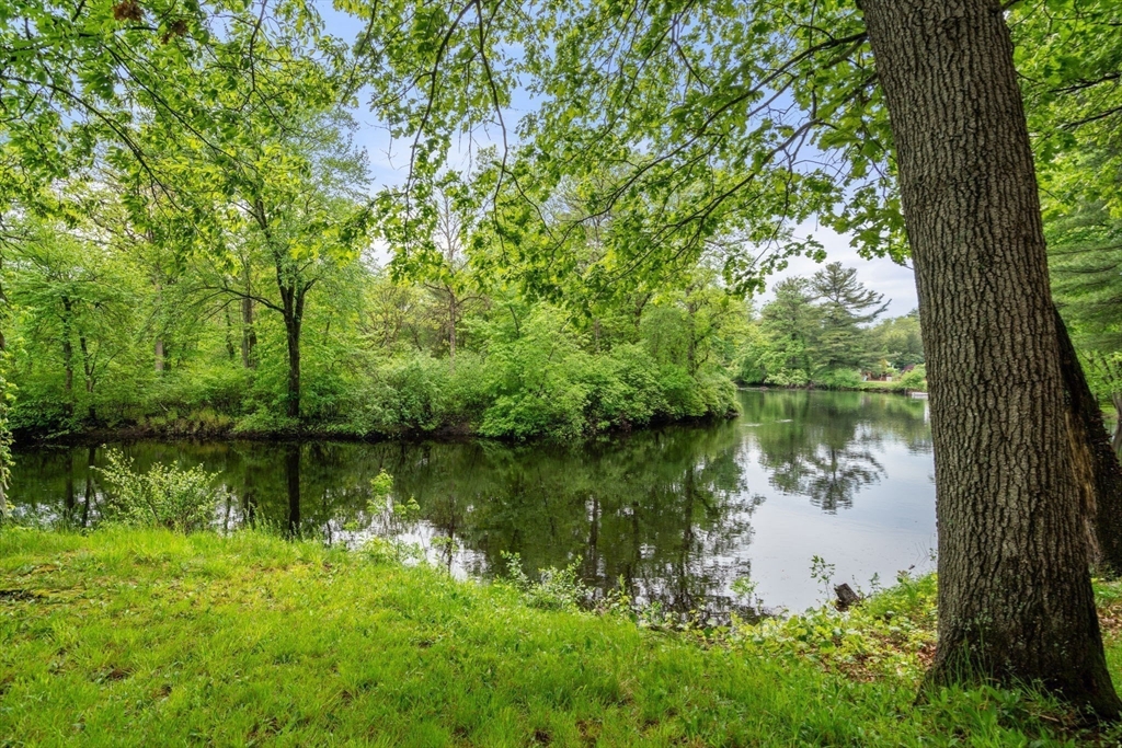 200 Edgewater Dr