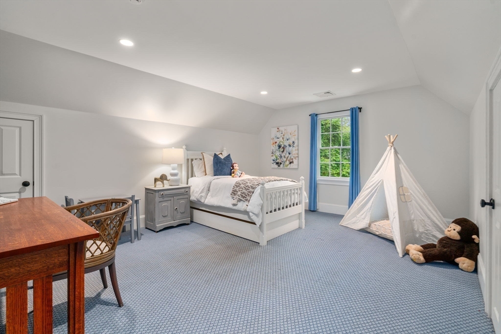 200 Edgewater Dr