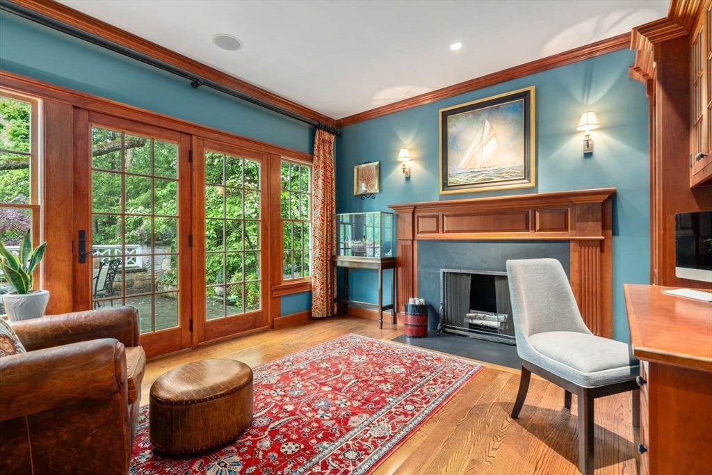 200 Edgewater Dr