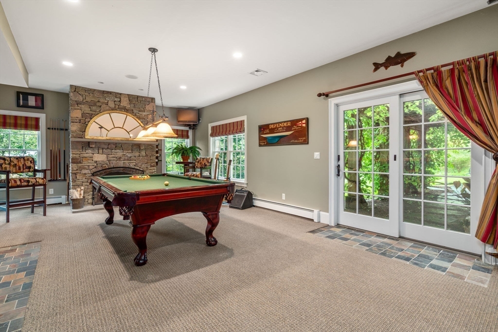 200 Edgewater Dr