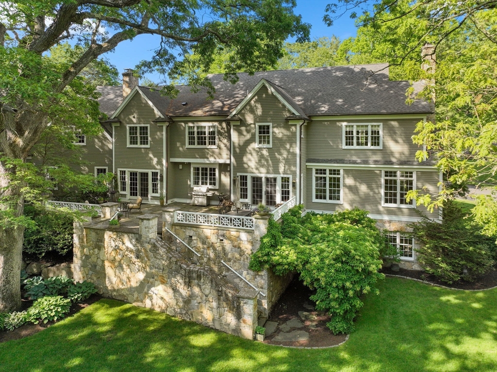 200 Edgewater Dr